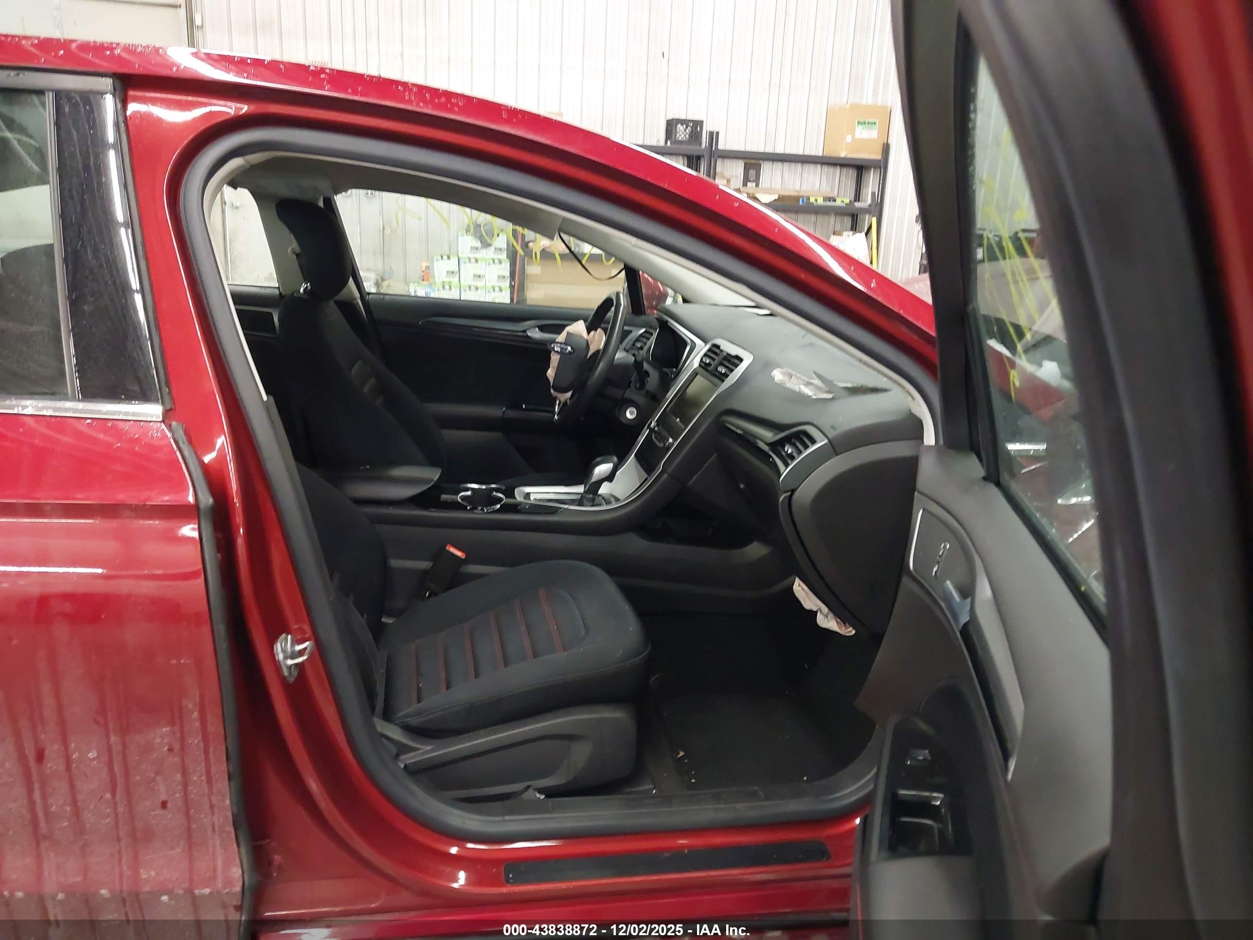 FORD FUSION image 5