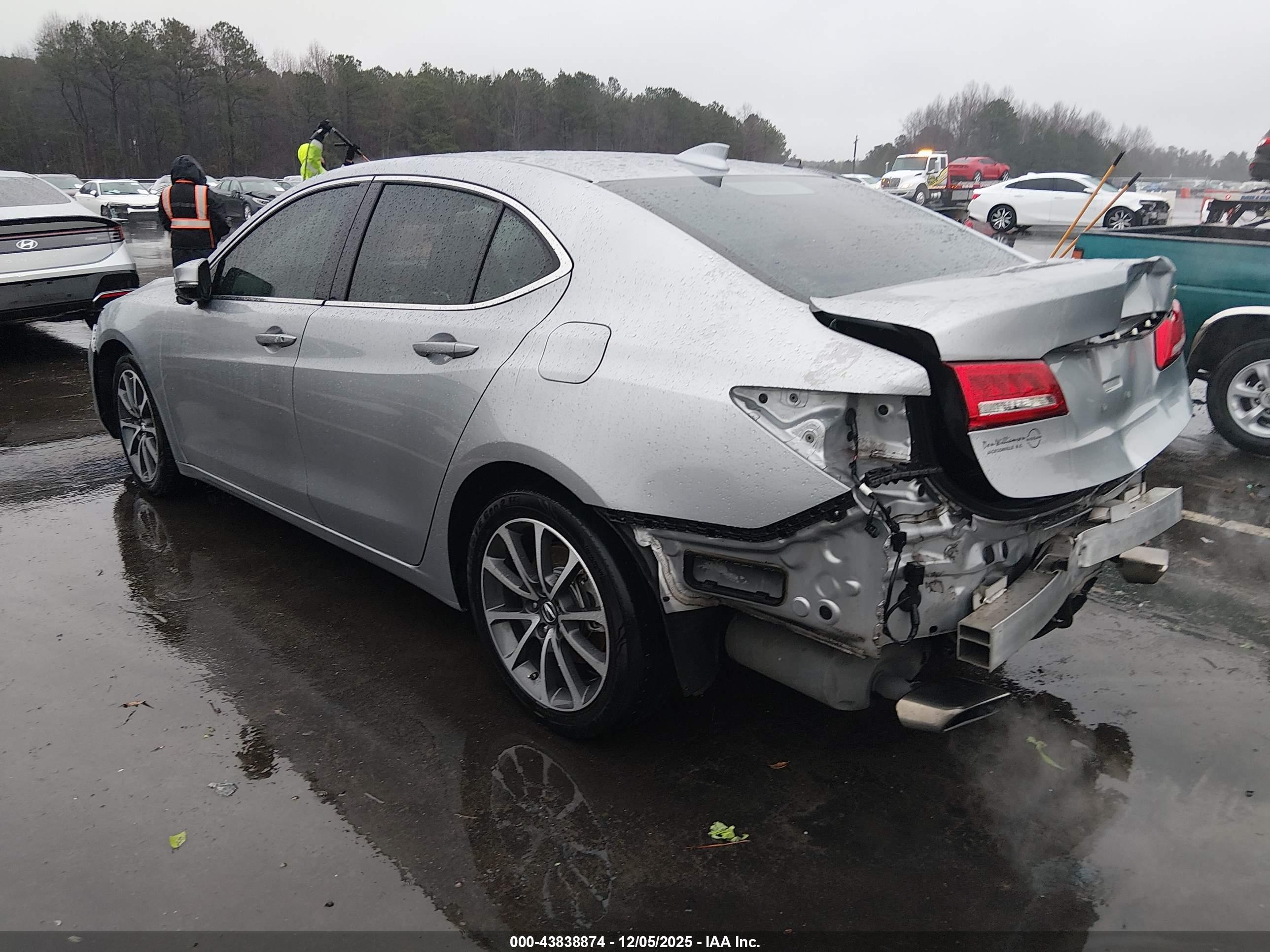 ACURA TLX image 3