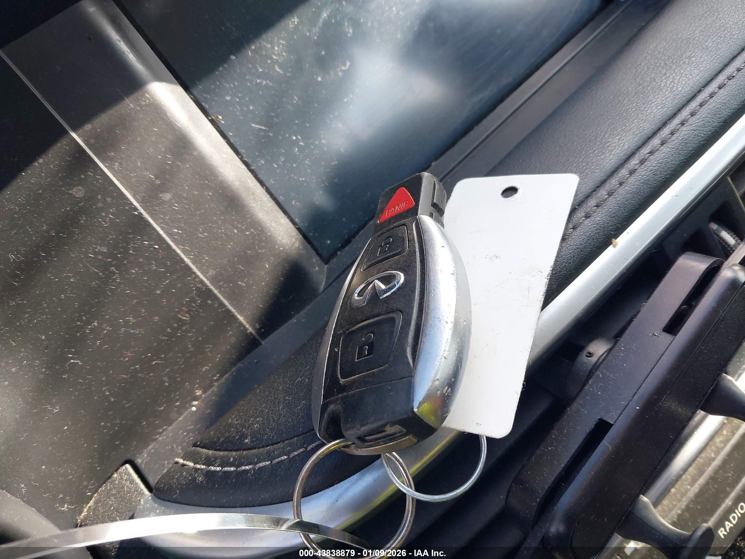 INFINITI QX30 image 11