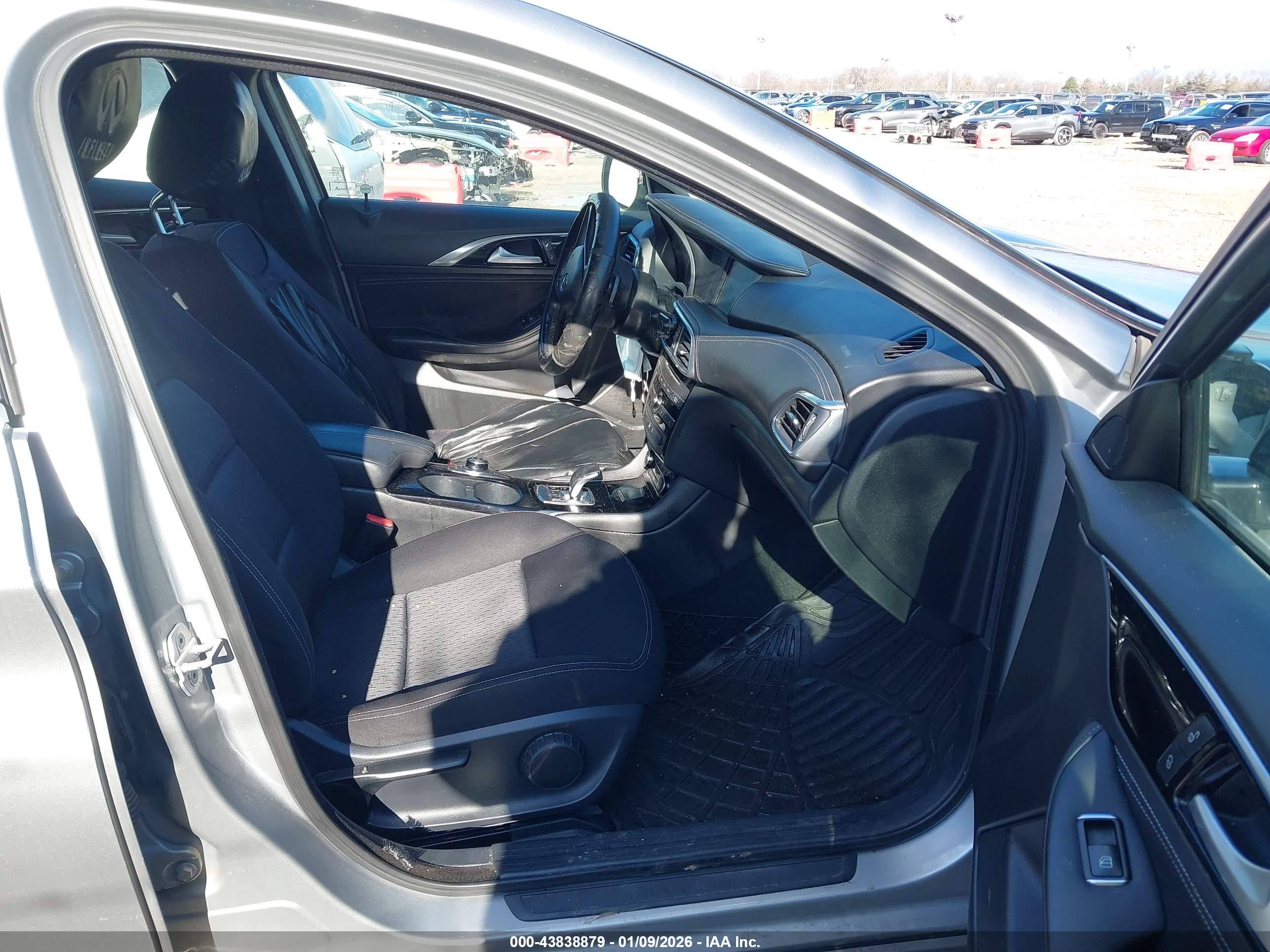 INFINITI QX30 image 5