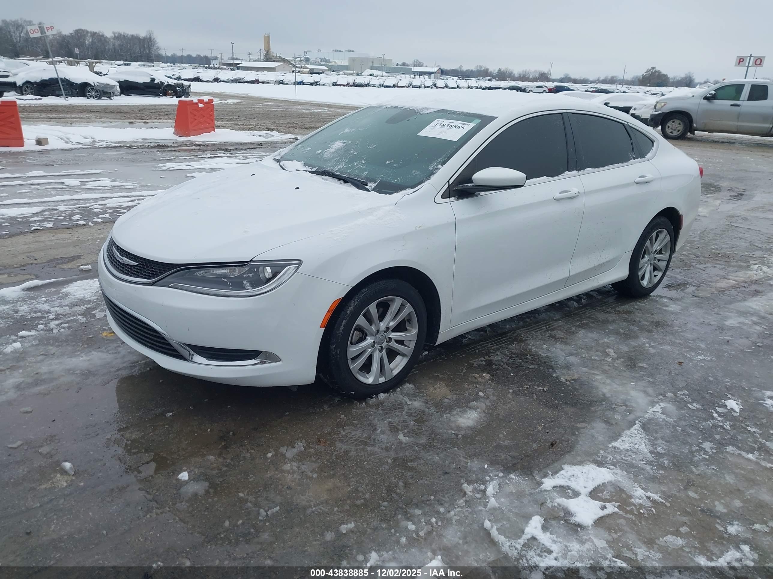 CHRYSLER 200 image 2
