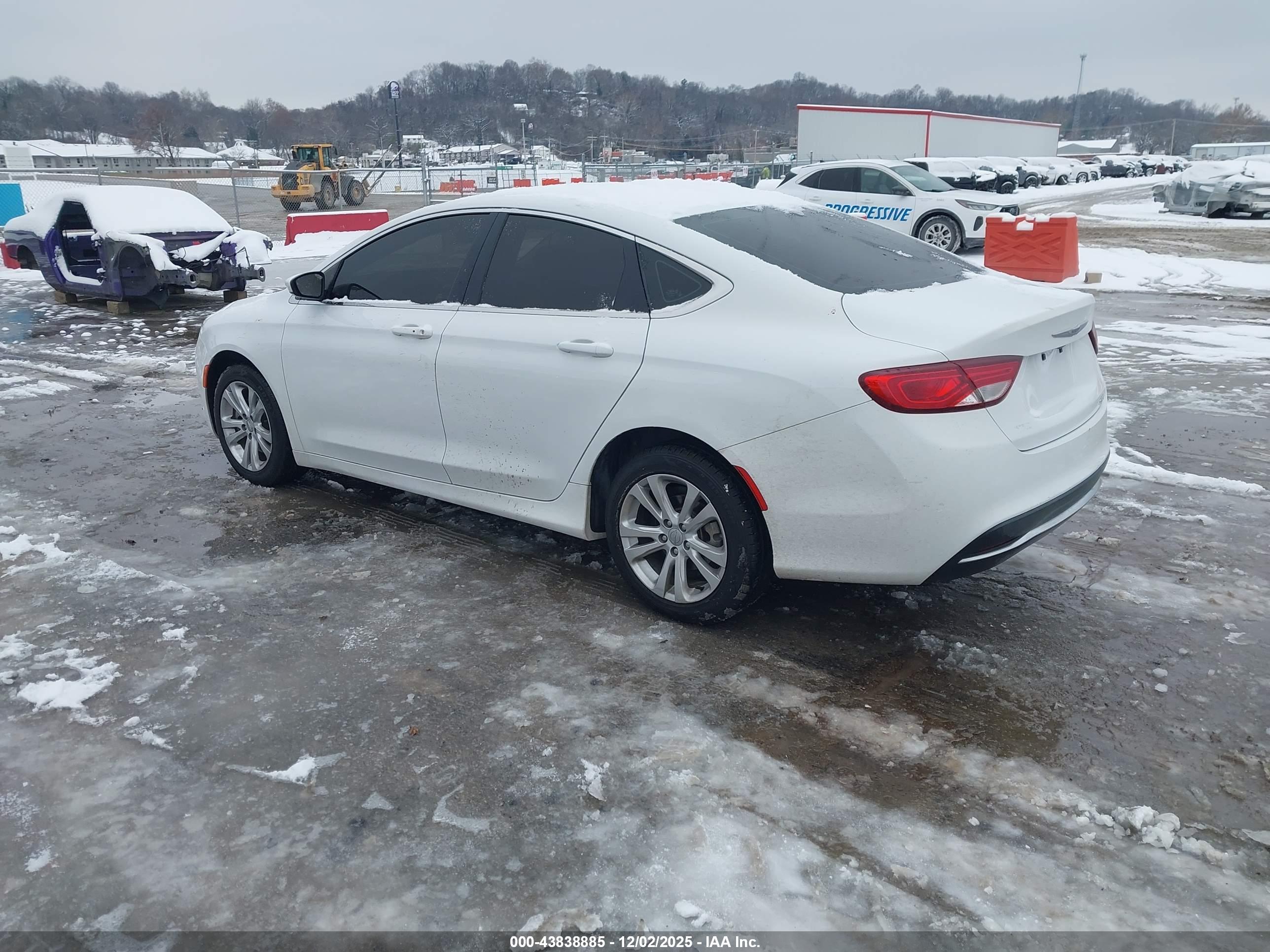 CHRYSLER 200 image 3