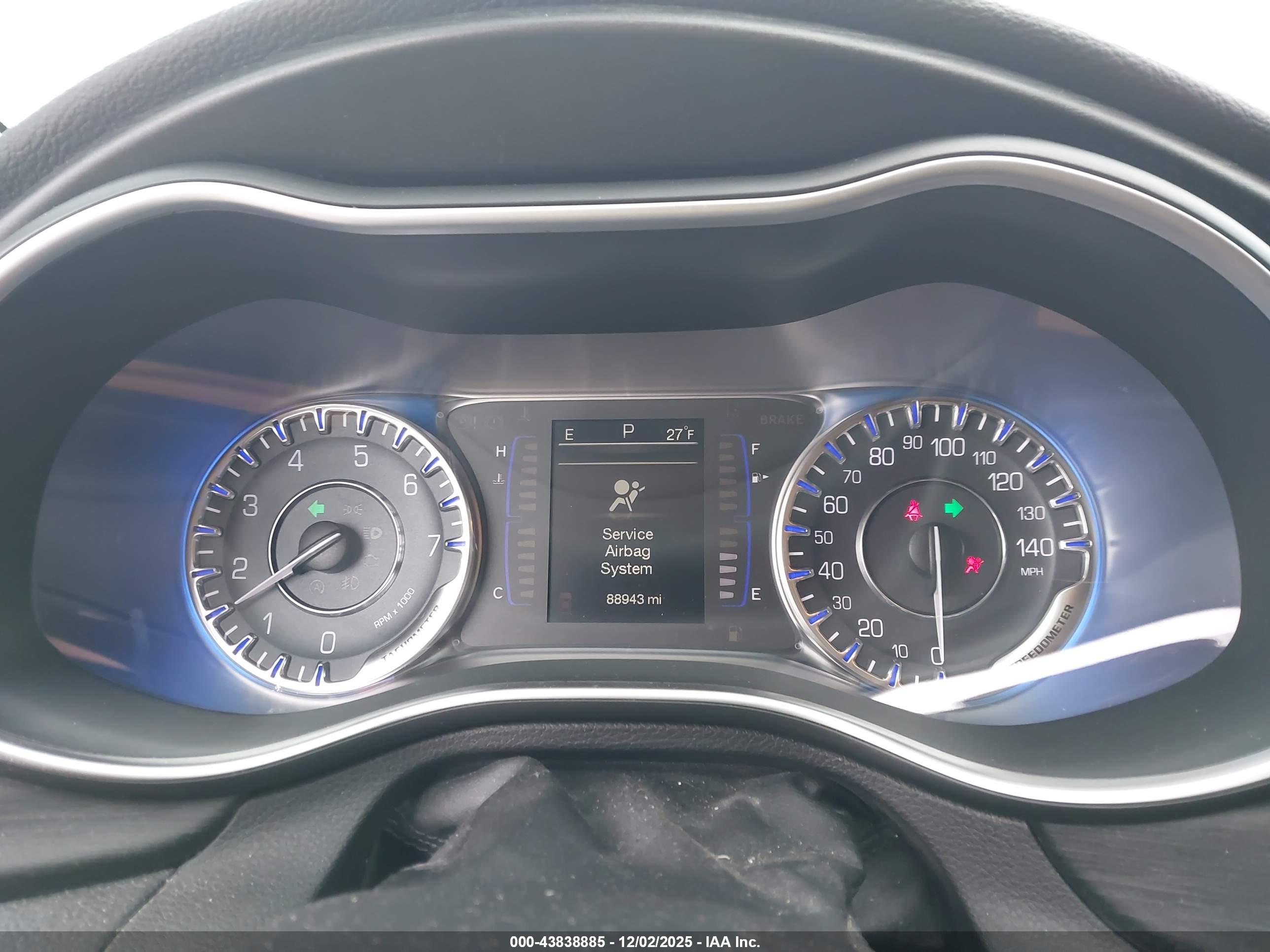 CHRYSLER 200 image 7