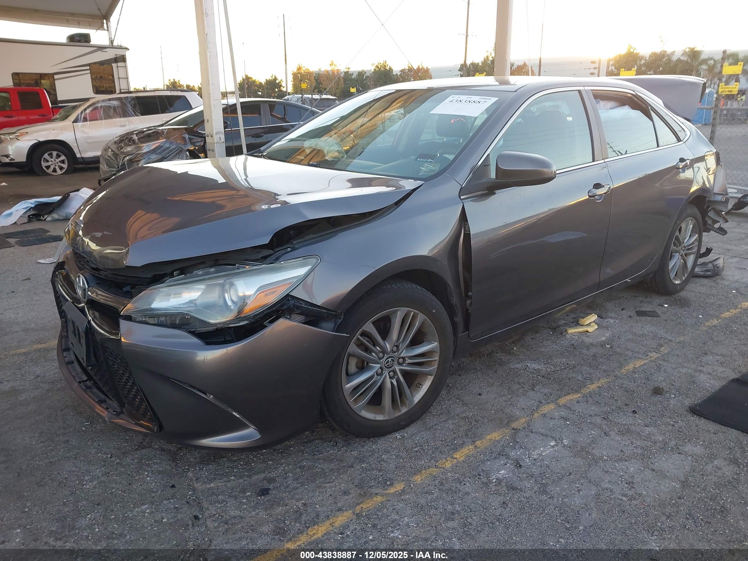 TOYOTA CAMRY image 2