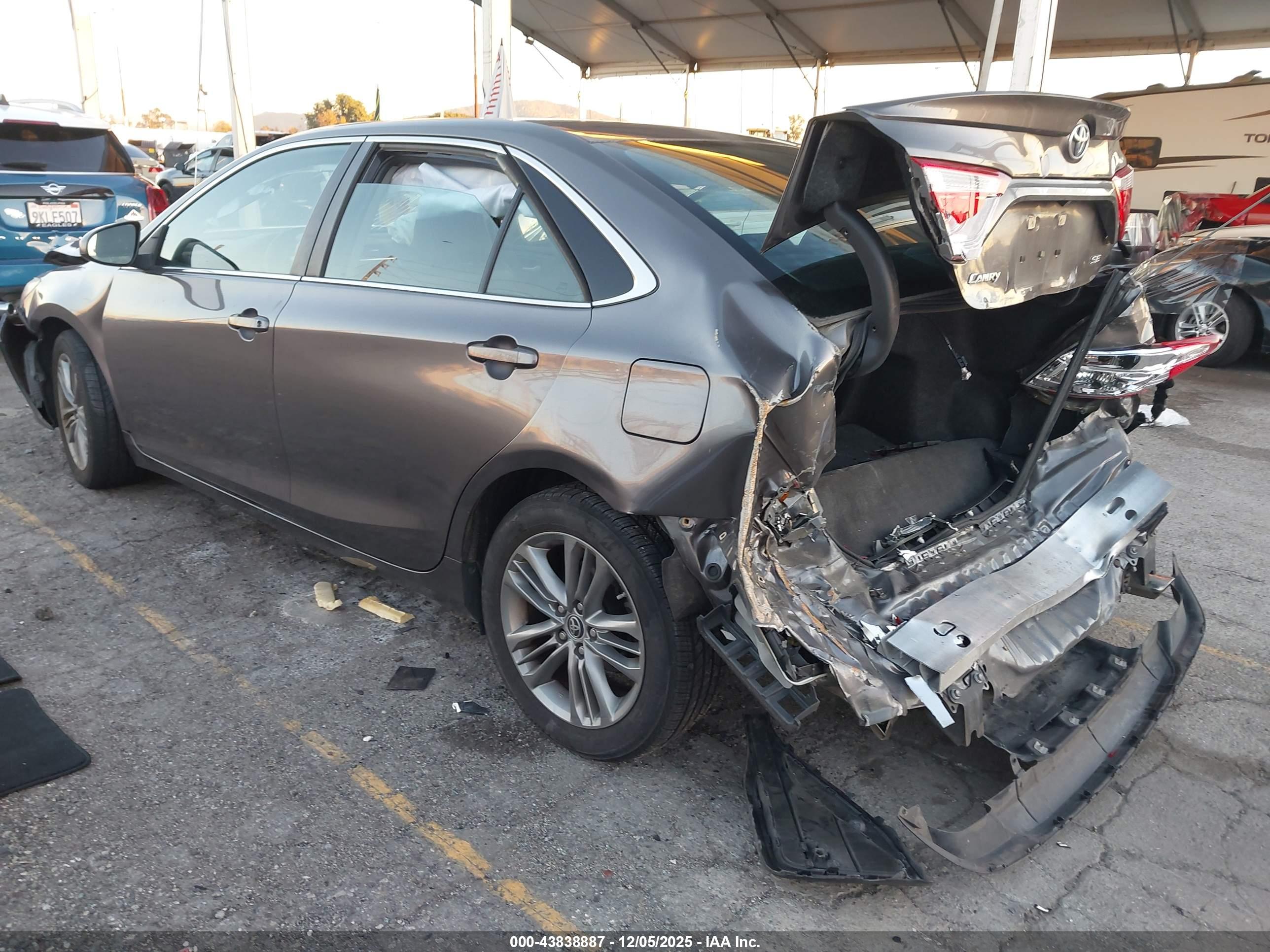 TOYOTA CAMRY image 3