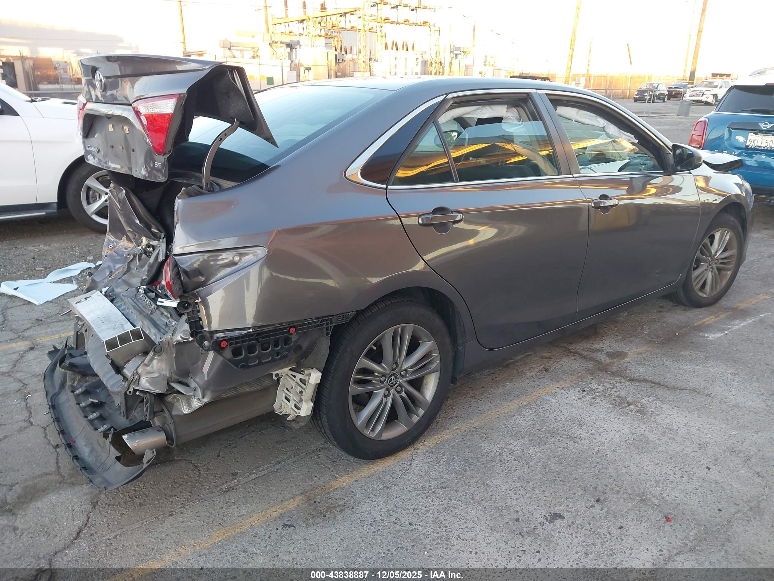 TOYOTA CAMRY image 4