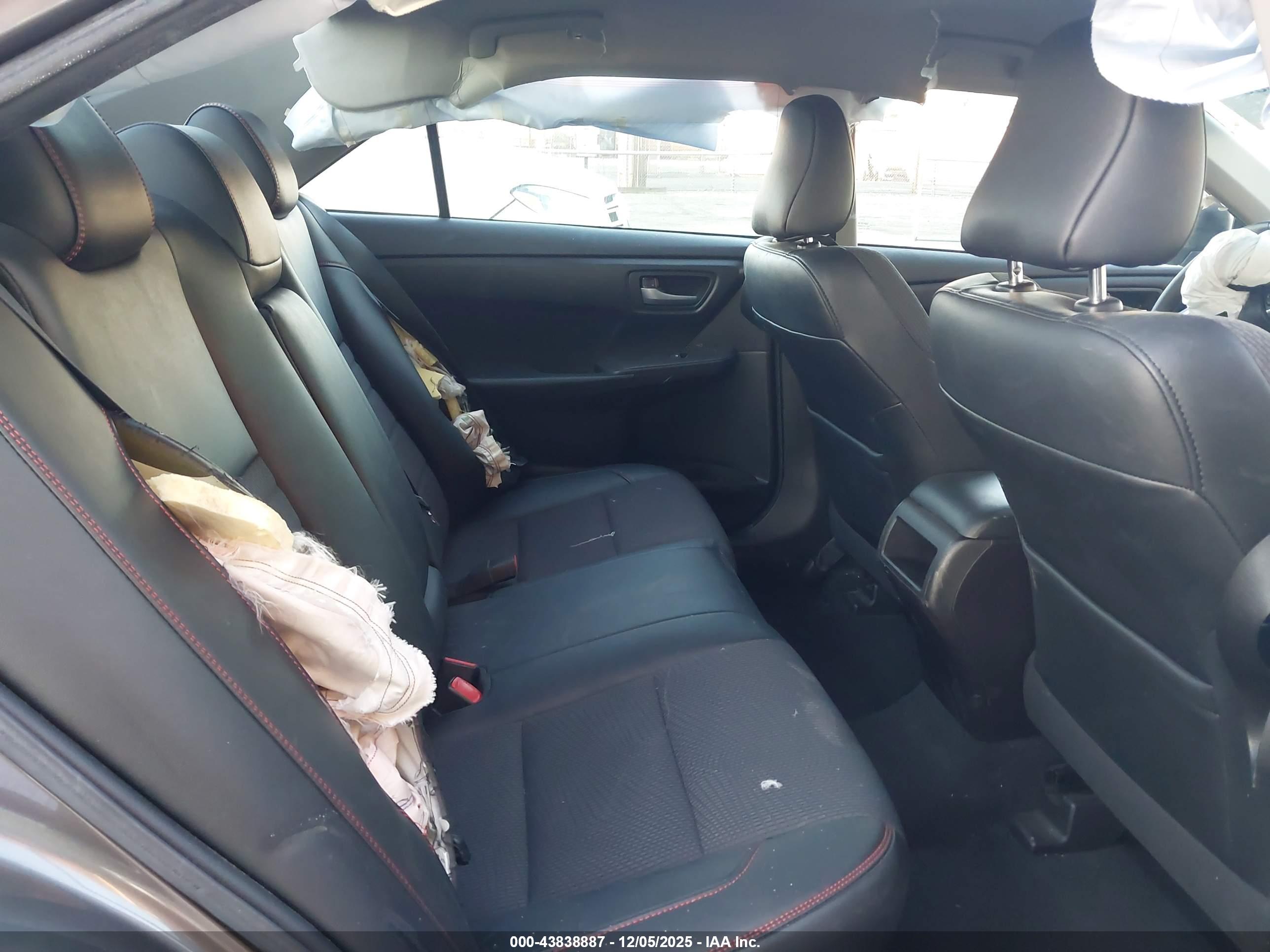 TOYOTA CAMRY image 8
