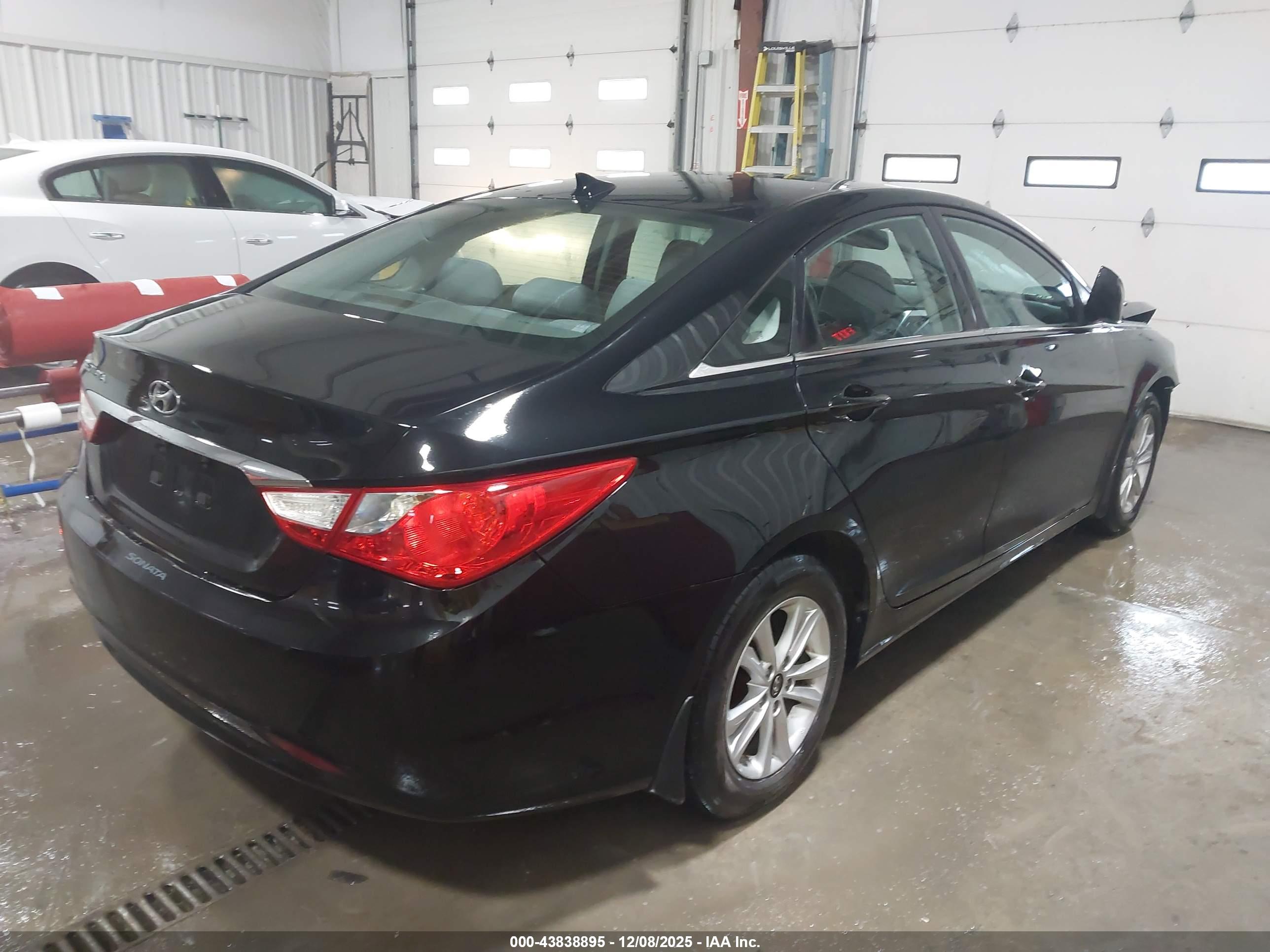 HYUNDAI SONATA image 4