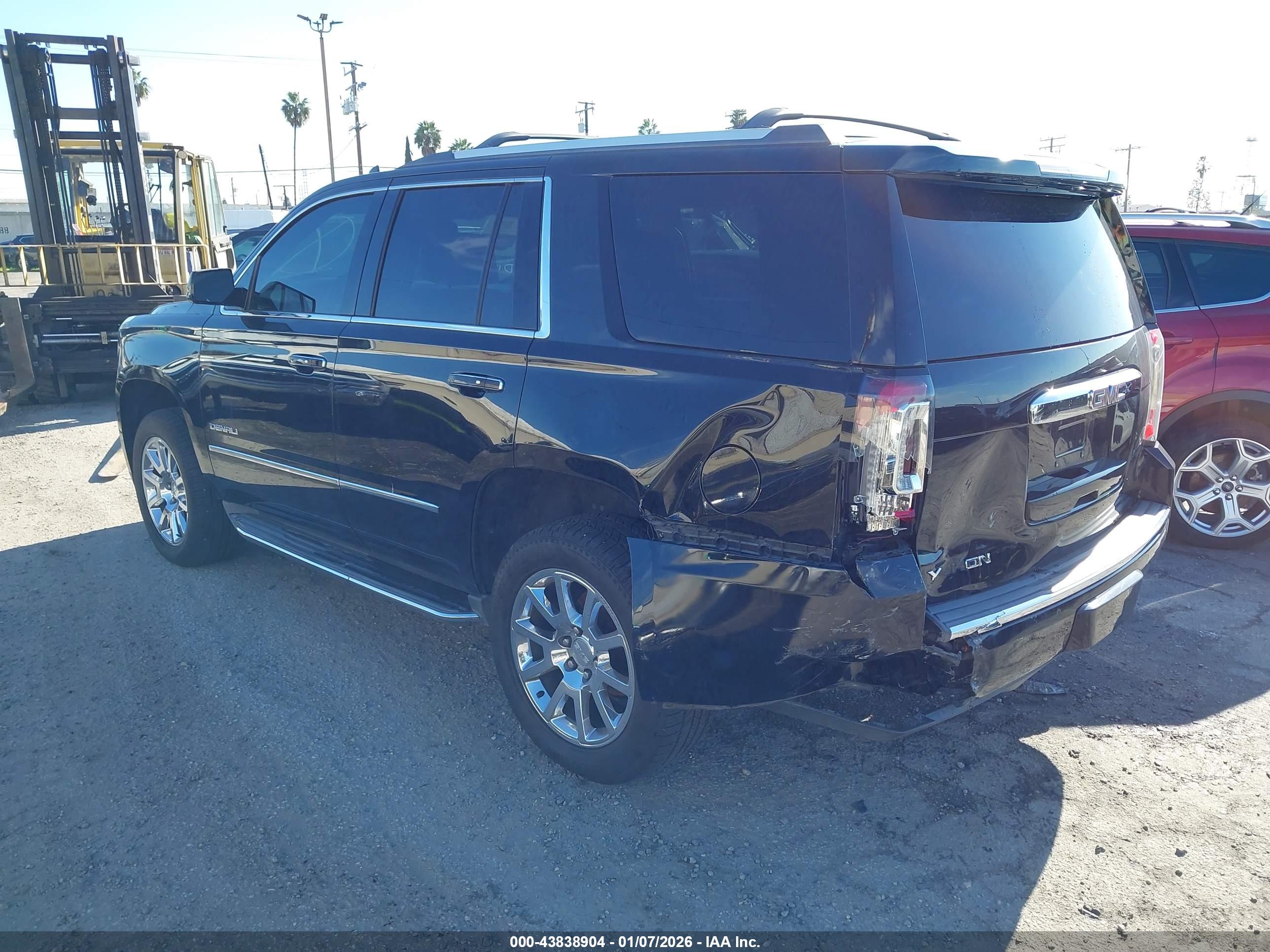 GMC YUKON image 3