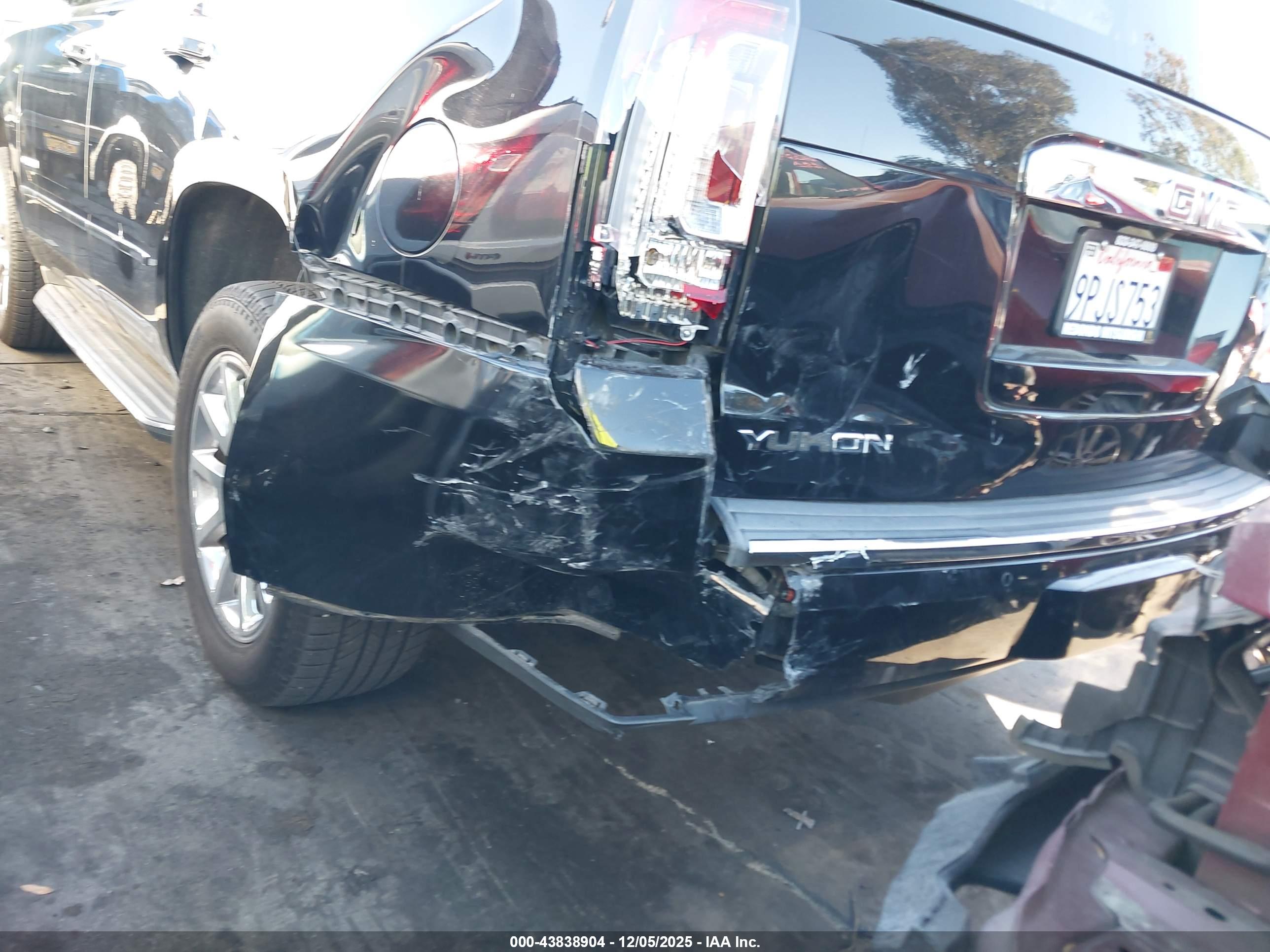 GMC YUKON image 6