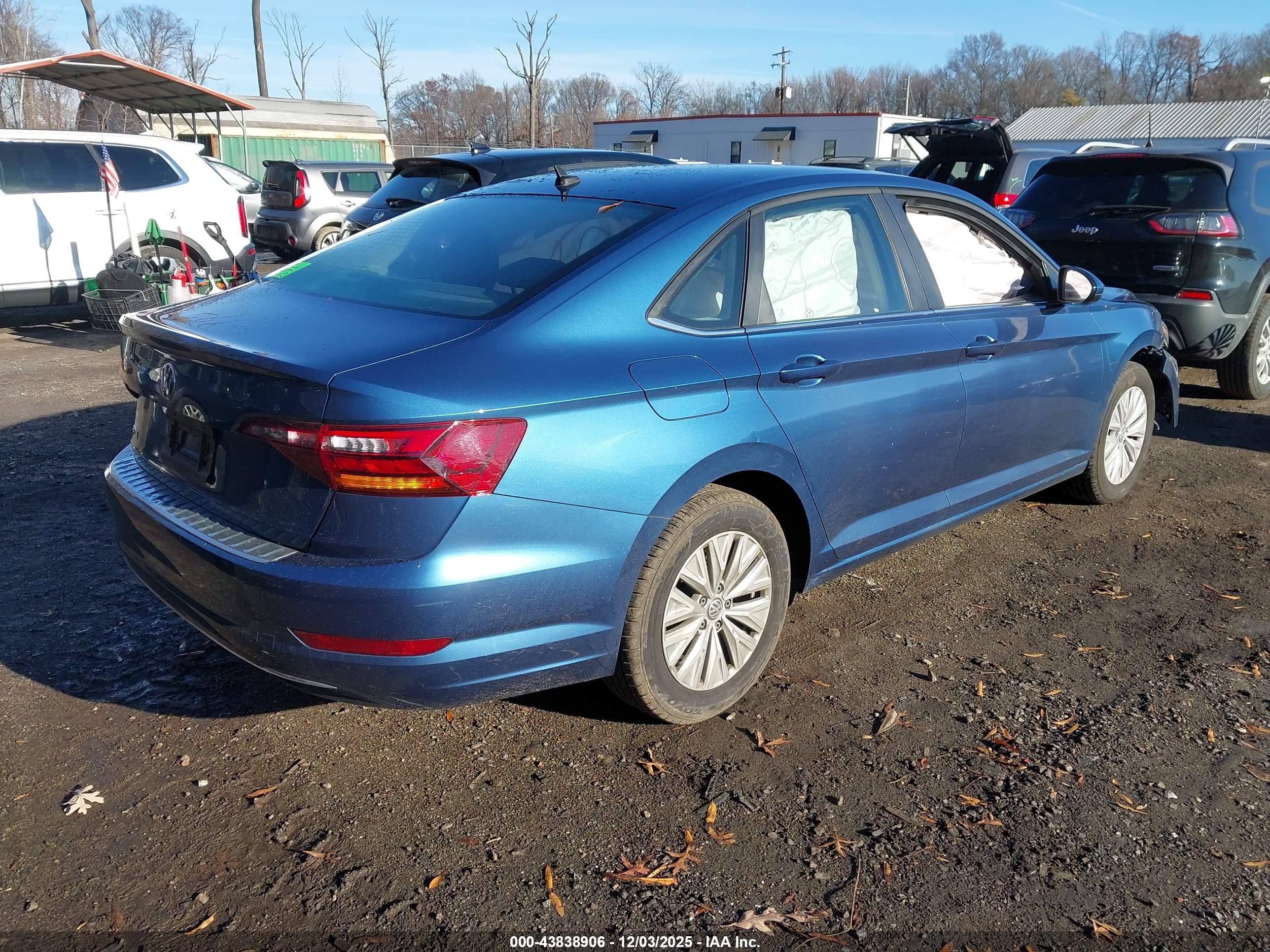 VOLKSWAGEN JETTA image 4