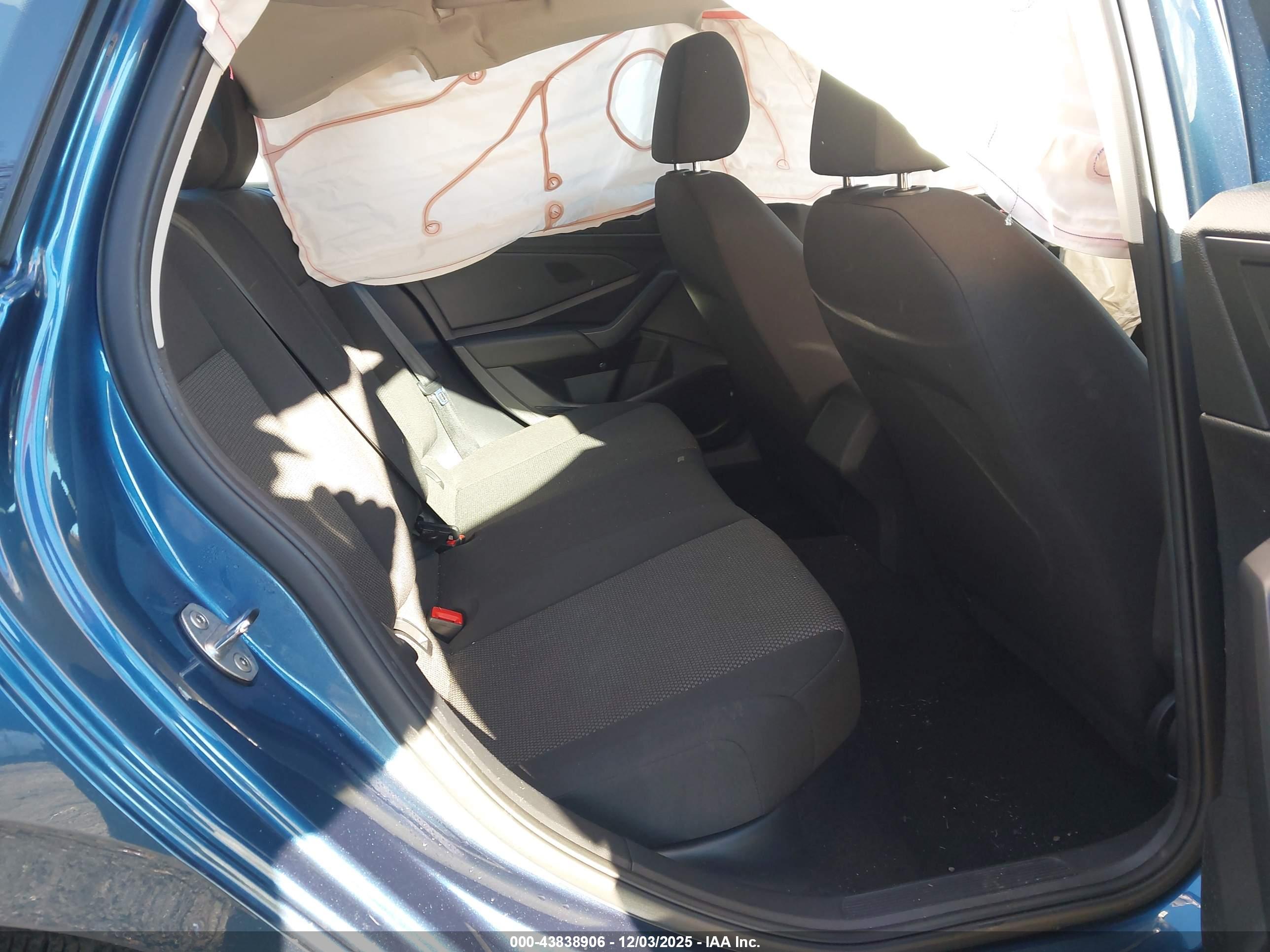 VOLKSWAGEN JETTA image 8