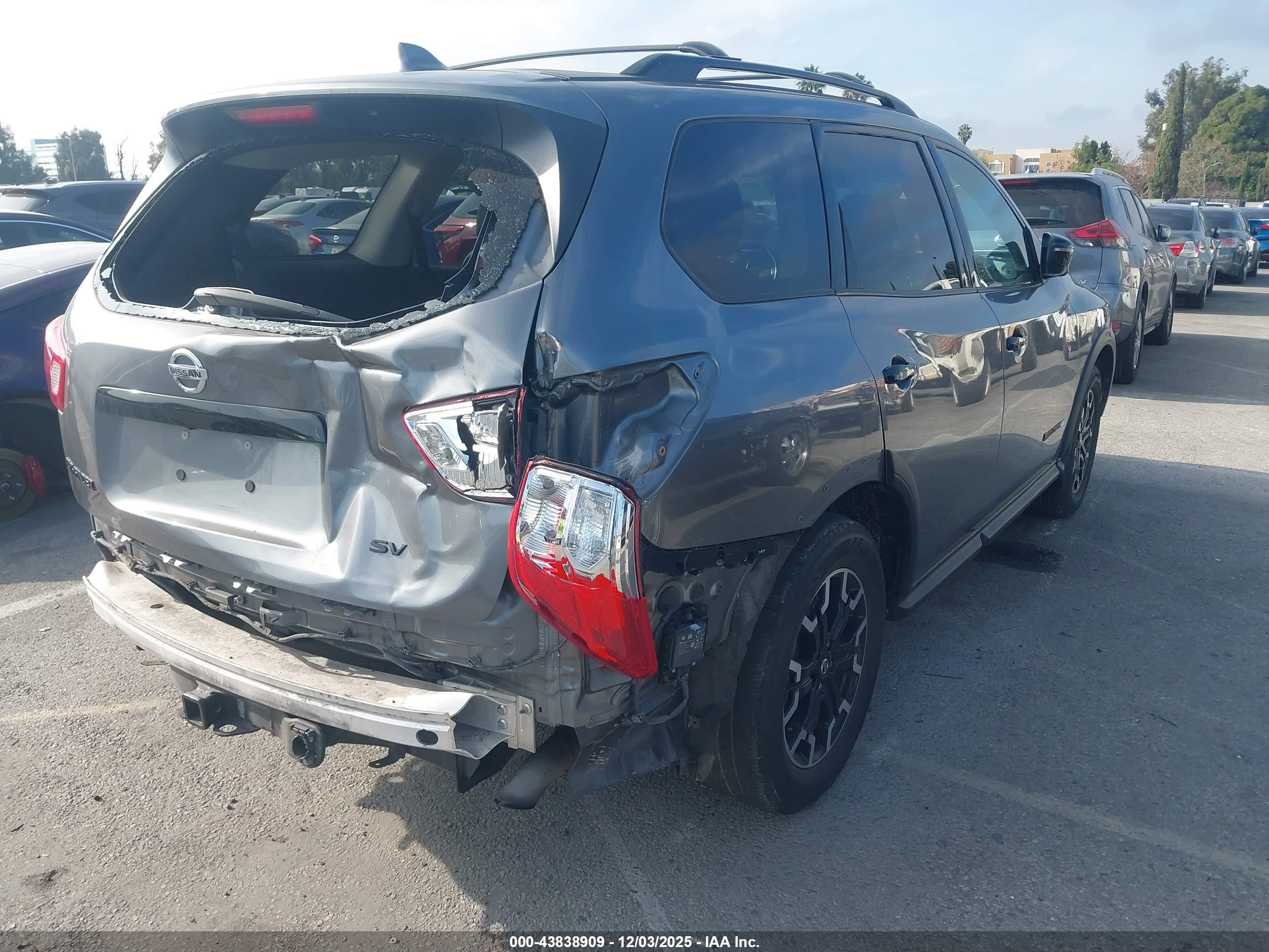 NISSAN PATHFINDER image 4