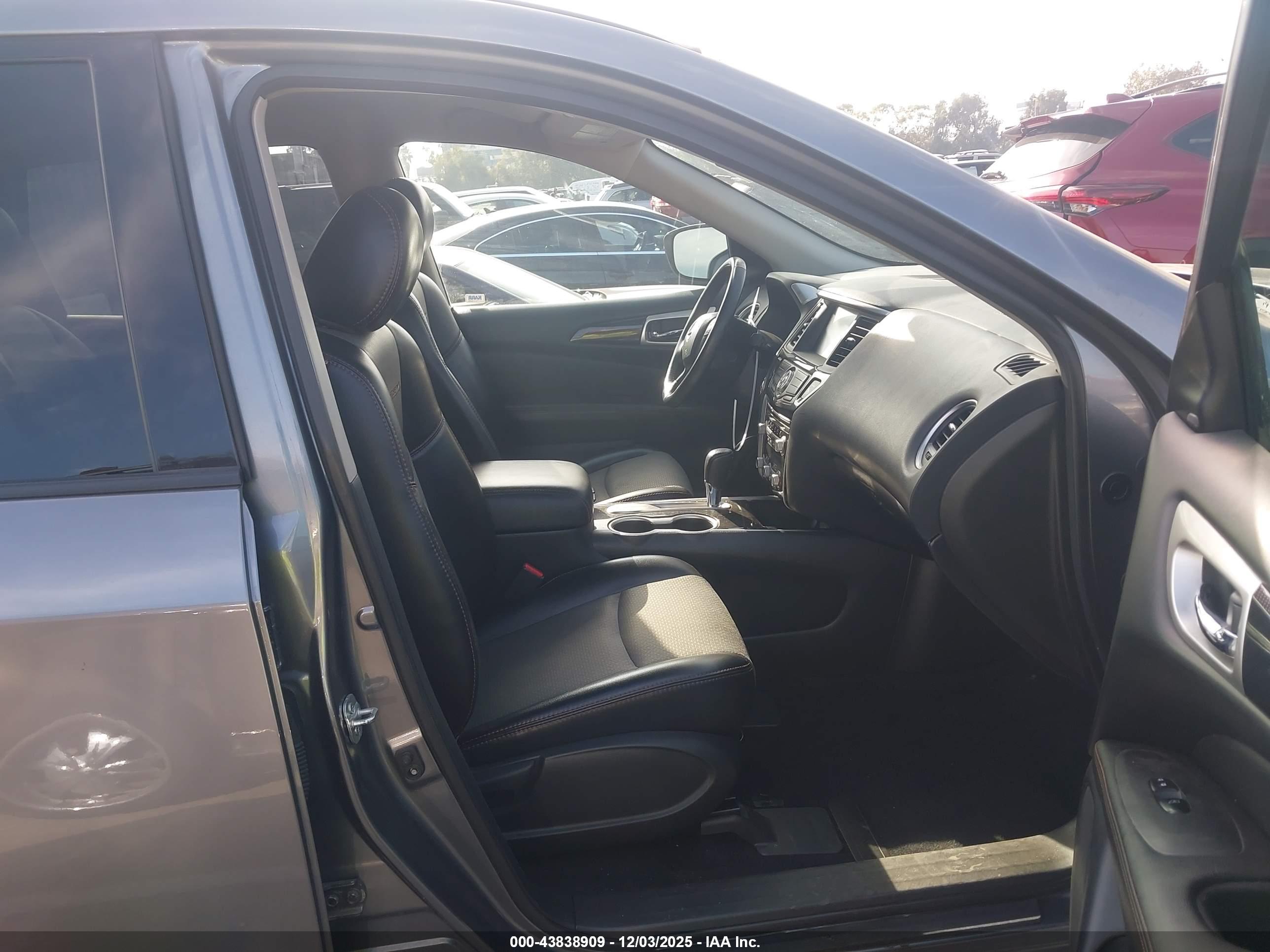 NISSAN PATHFINDER image 5