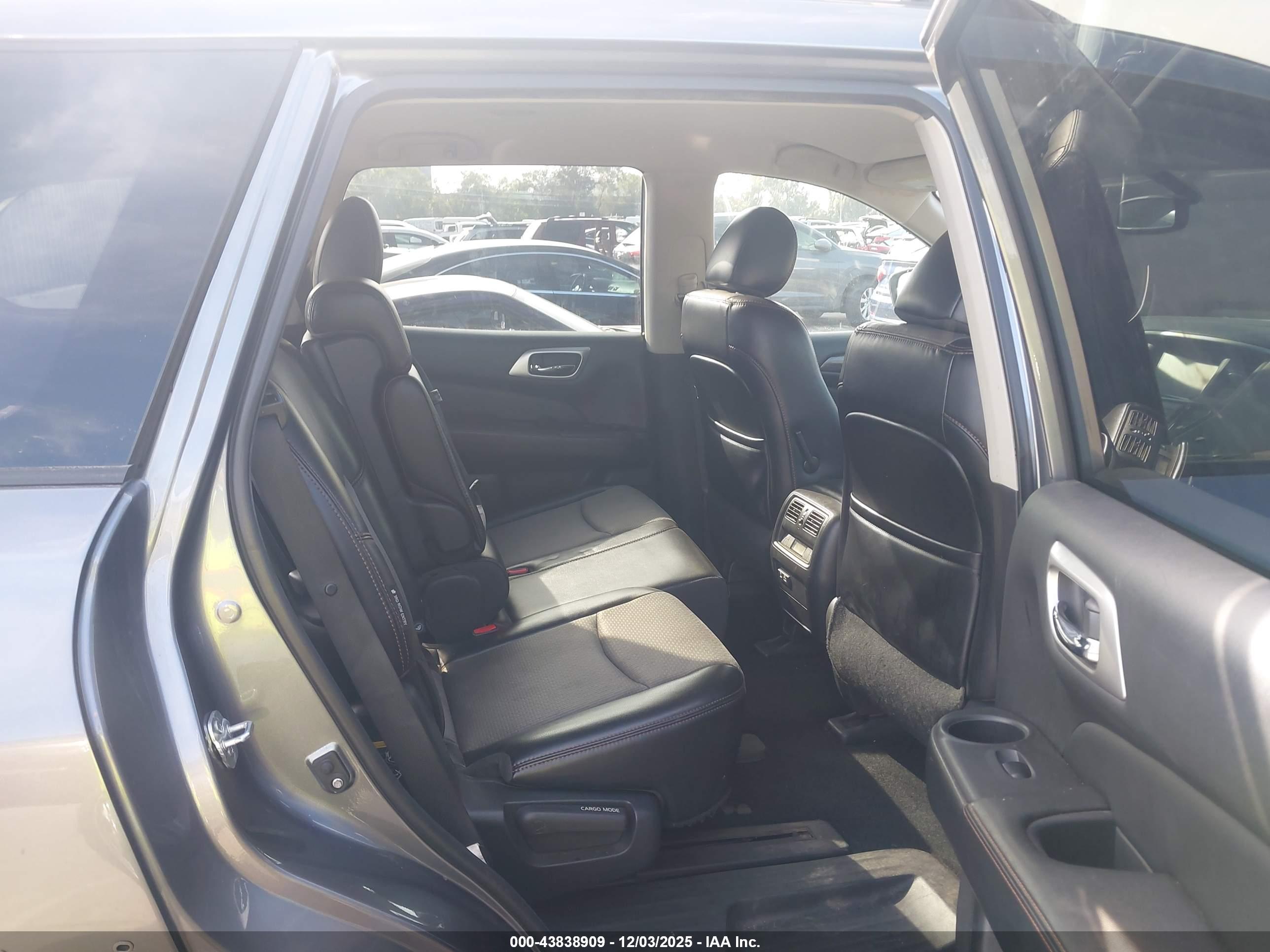 NISSAN PATHFINDER image 8