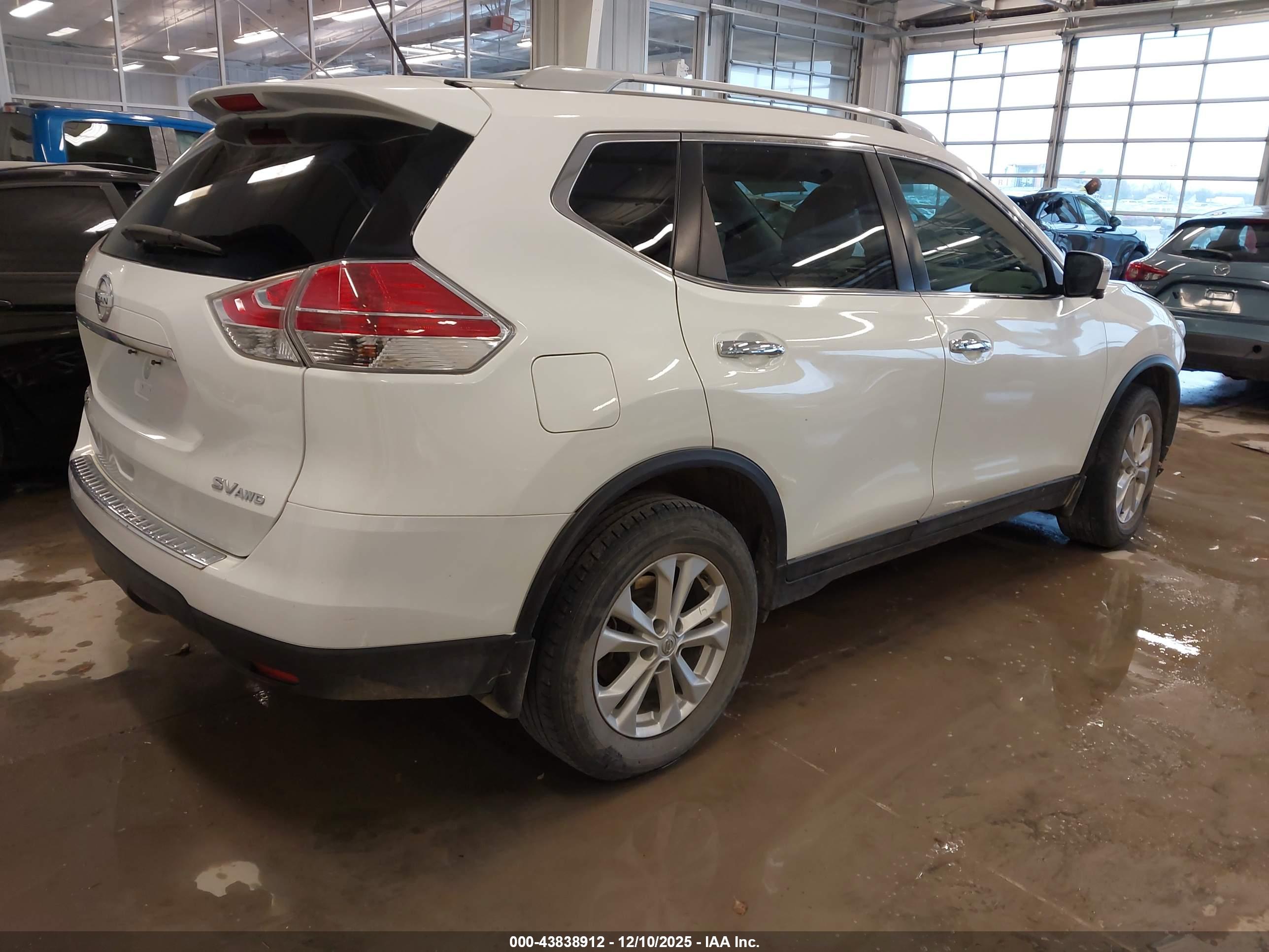 NISSAN ROGUE image 4