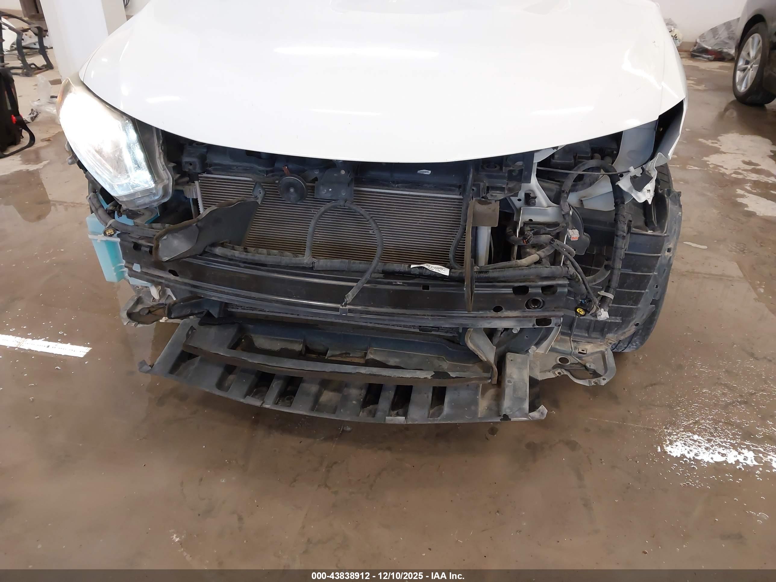 NISSAN ROGUE image 6