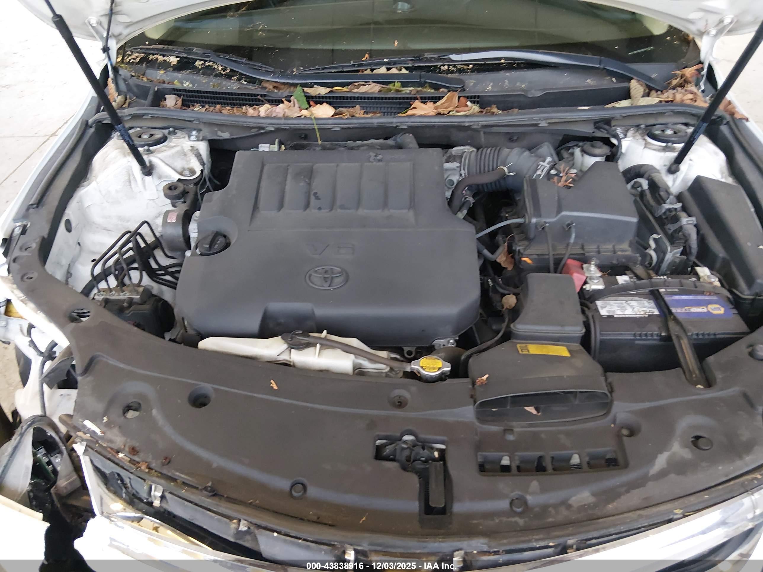 TOYOTA AVALON image 10