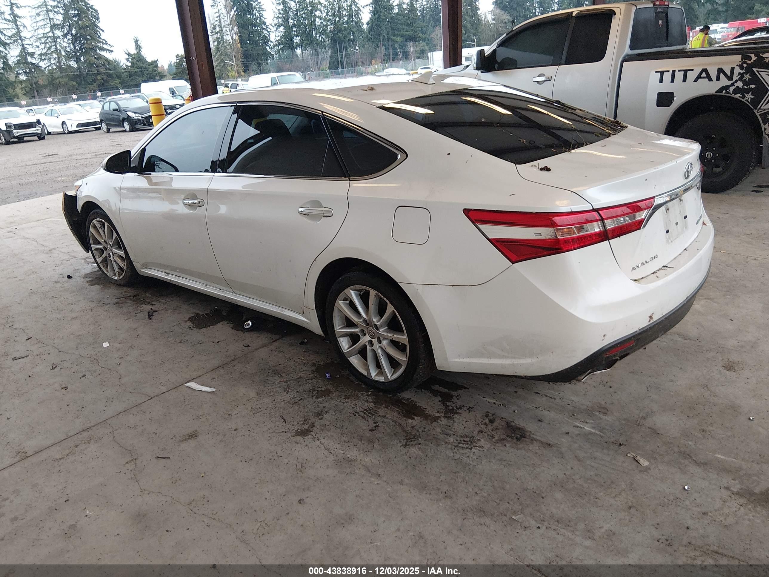 TOYOTA AVALON image 3
