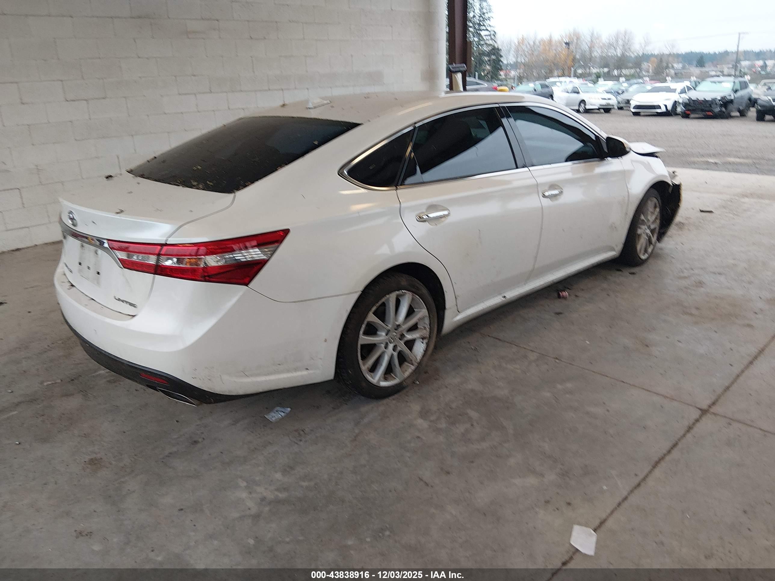 TOYOTA AVALON image 4