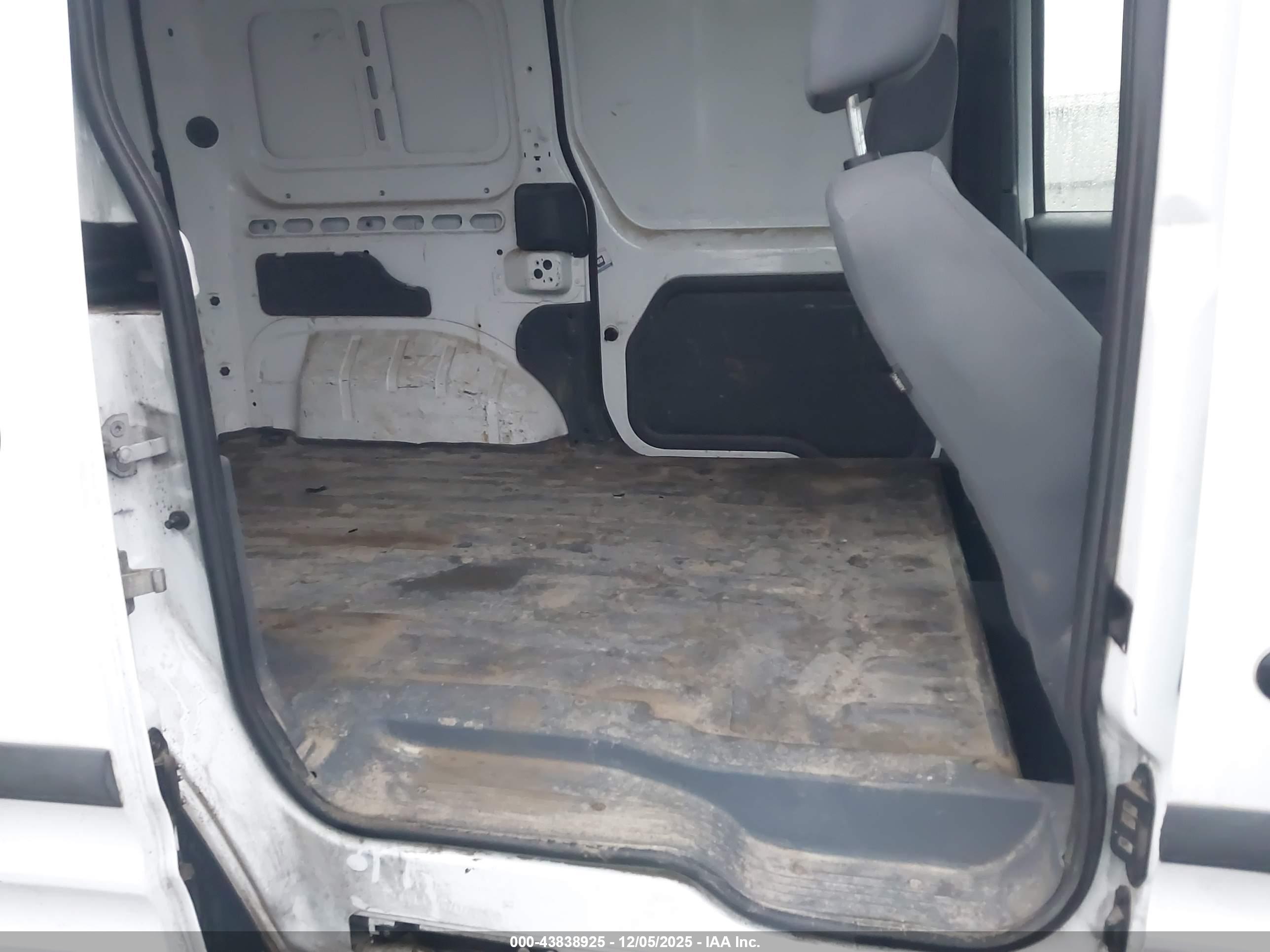 FORD TRANSIT image 8