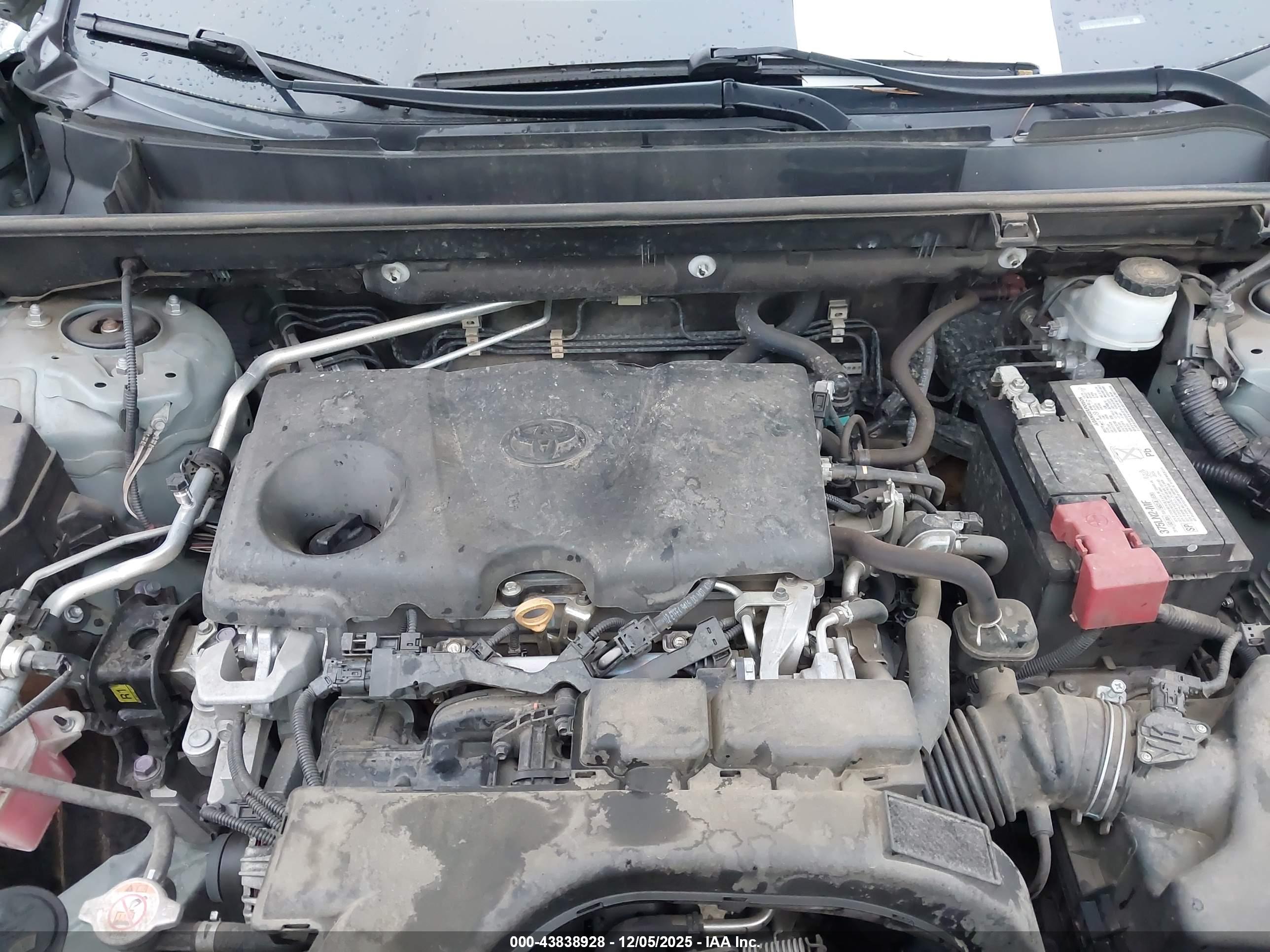 TOYOTA RAV4 image 10