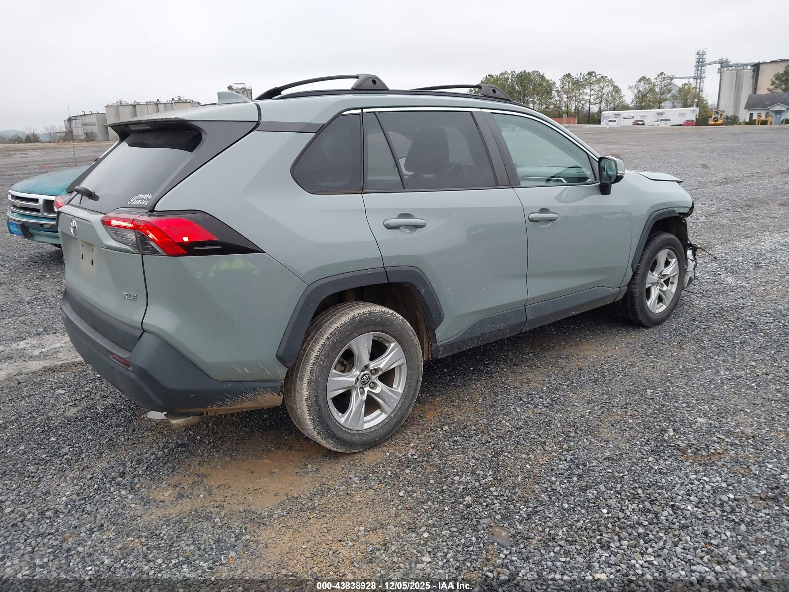 TOYOTA RAV4 image 4