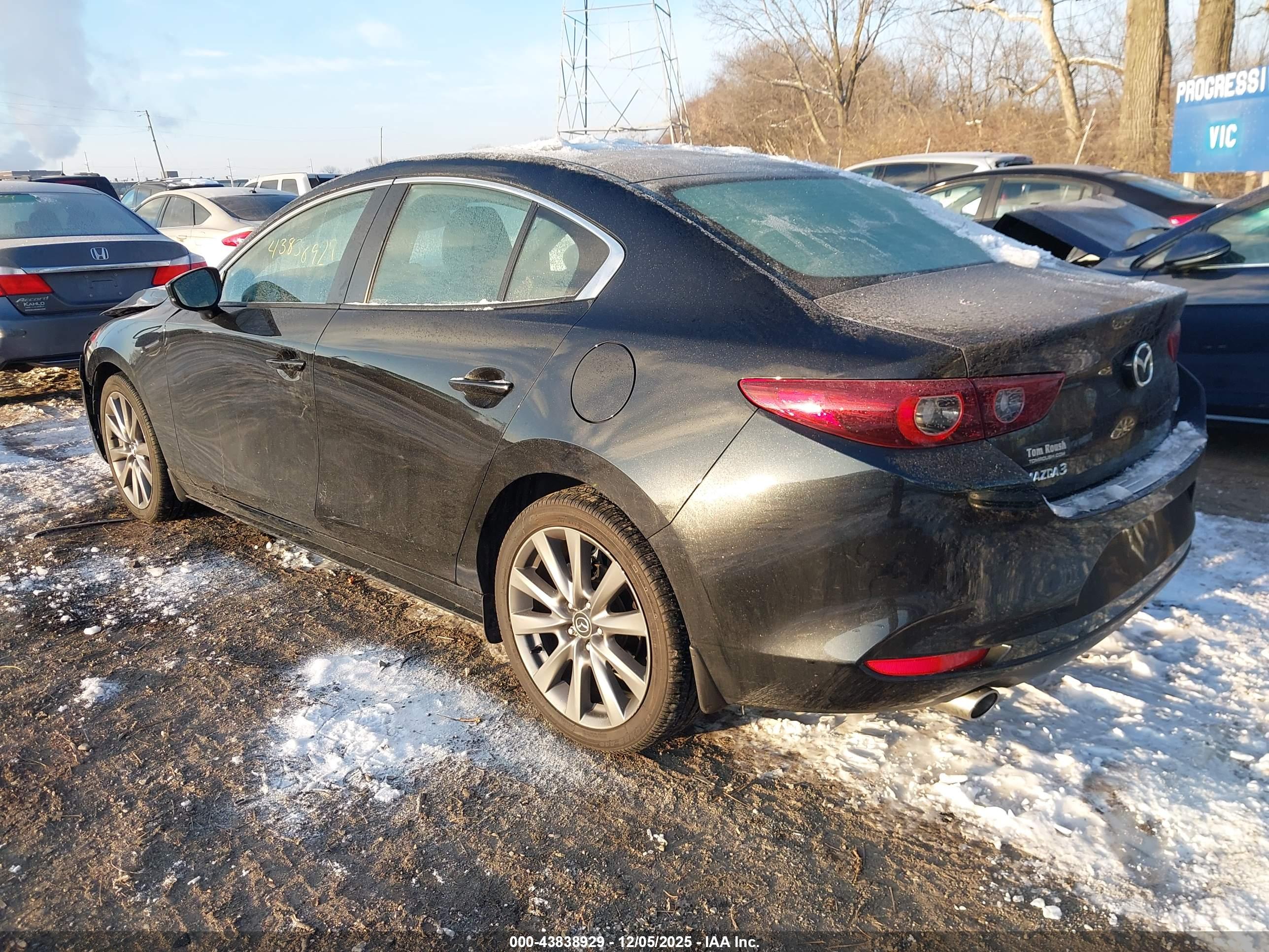 MAZDA MAZDA3 image 3