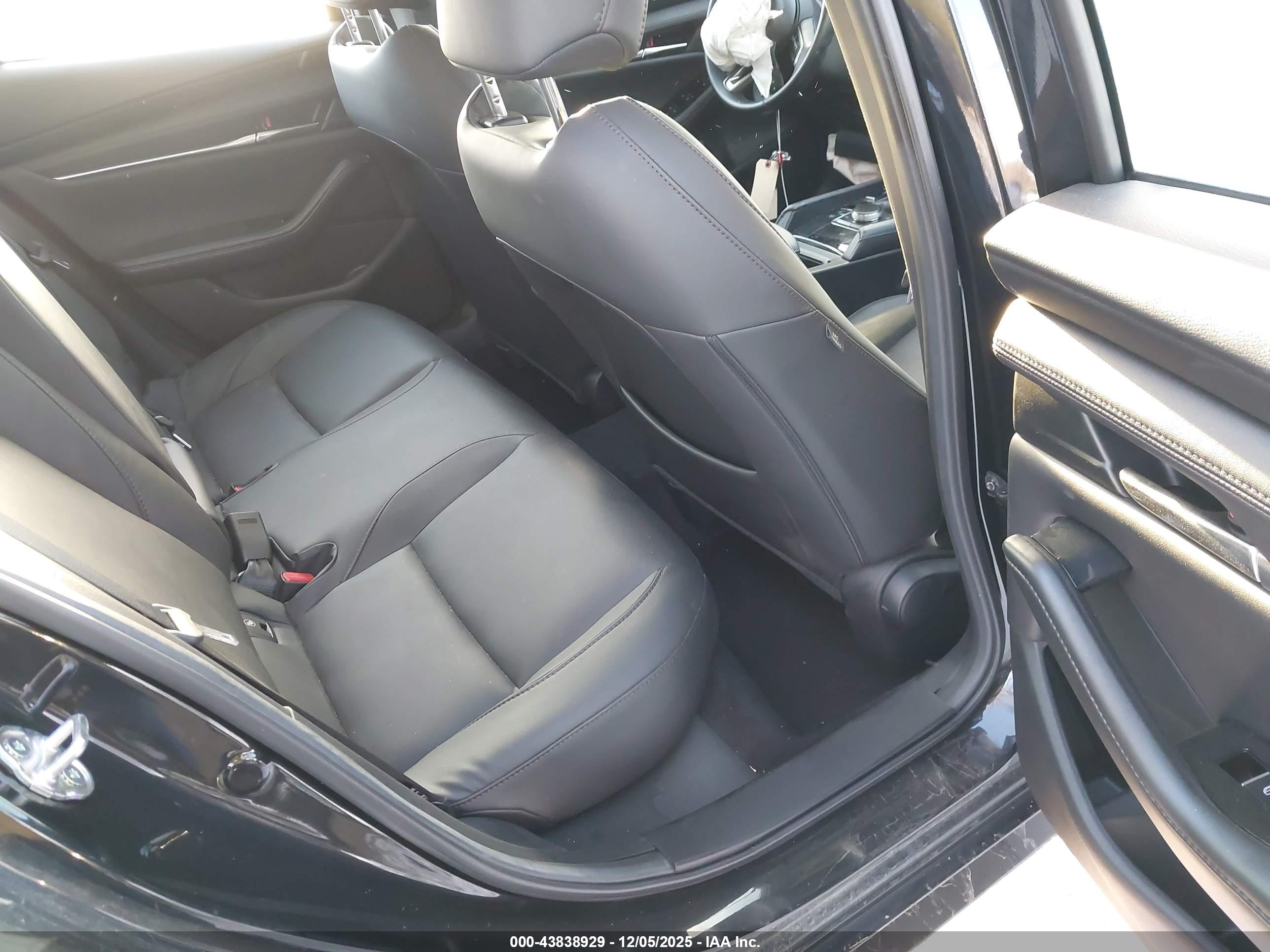 MAZDA MAZDA3 image 8