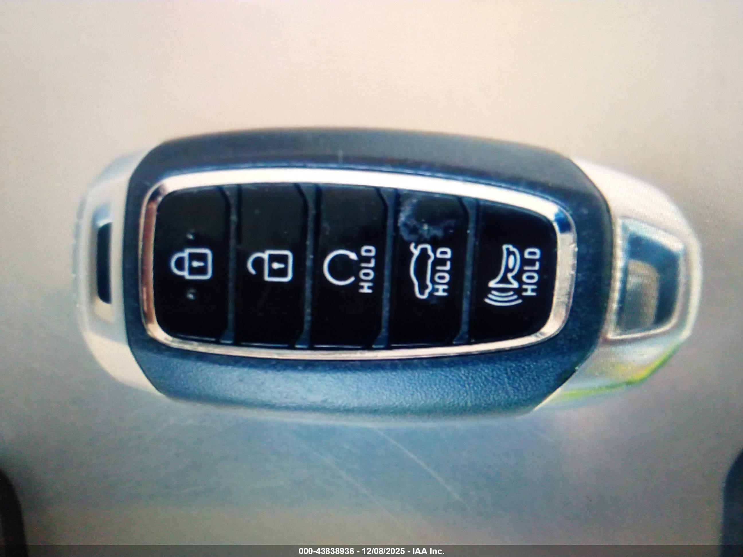 HYUNDAI ELANTRA image 11