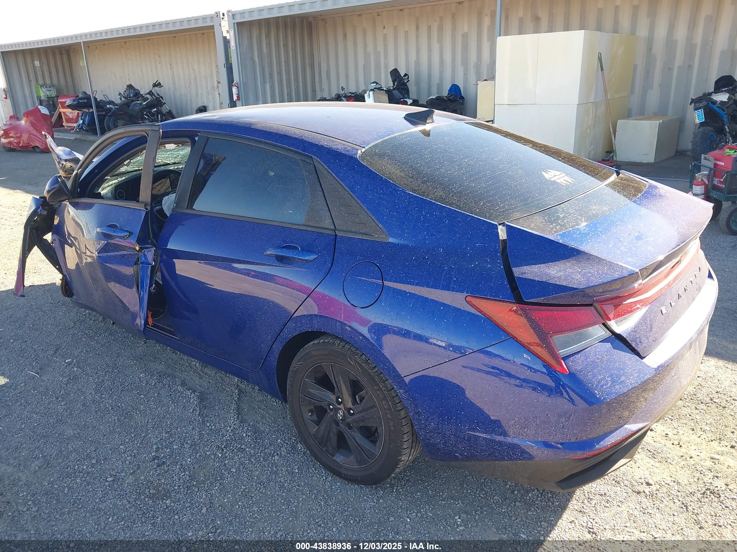 HYUNDAI ELANTRA image 3