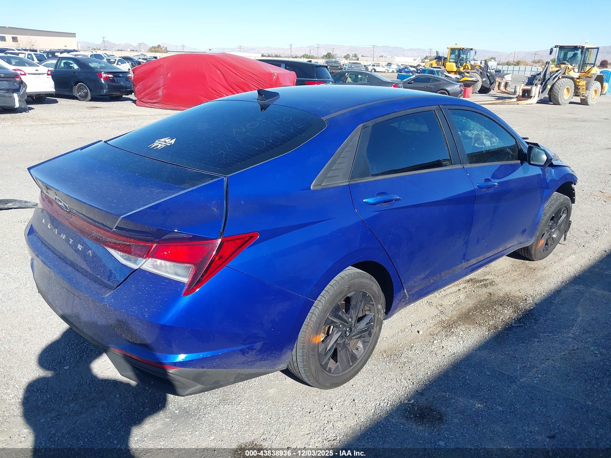 HYUNDAI ELANTRA image 4