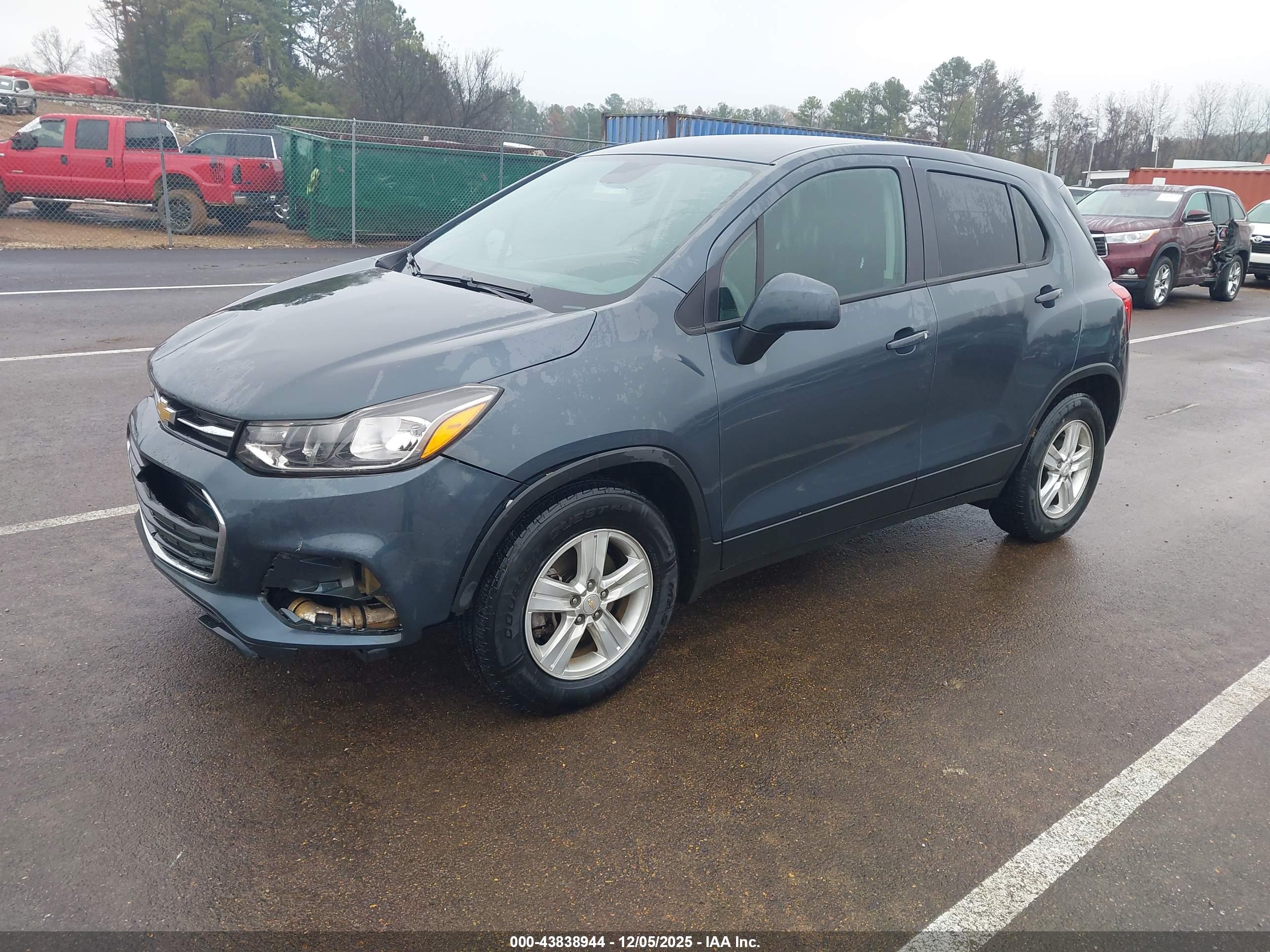 CHEVROLET TRAX image 2