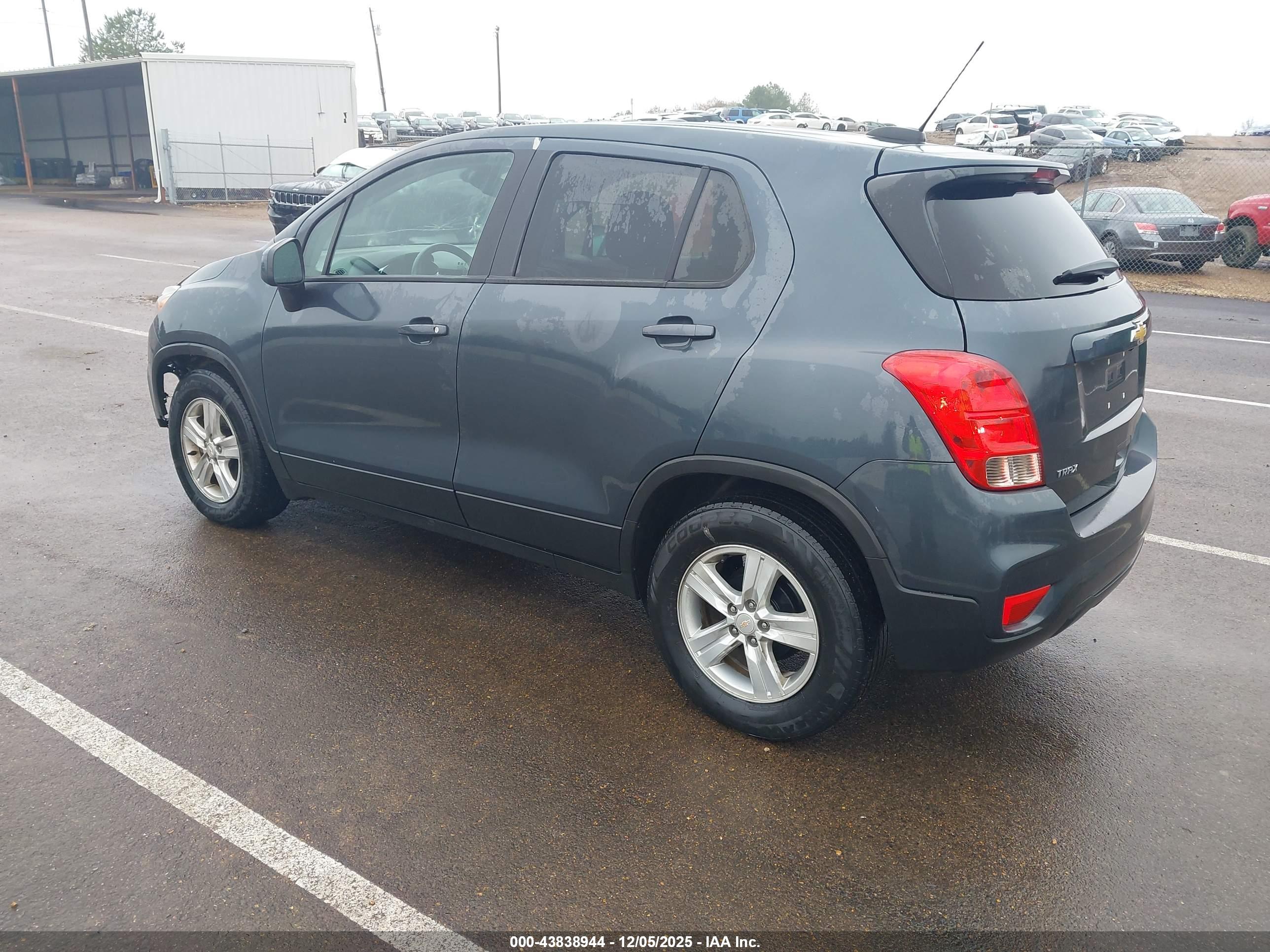 CHEVROLET TRAX image 3