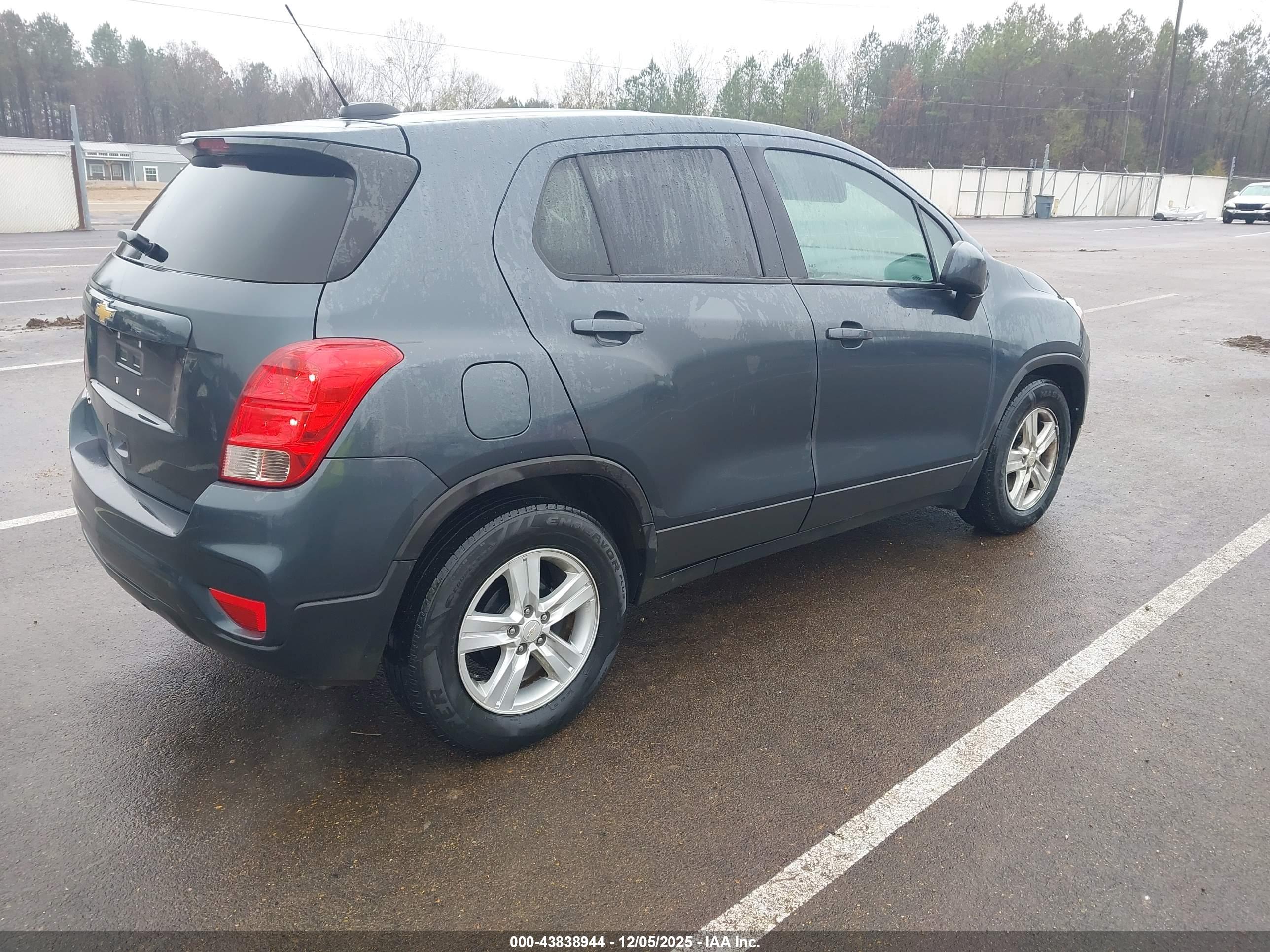 CHEVROLET TRAX image 4