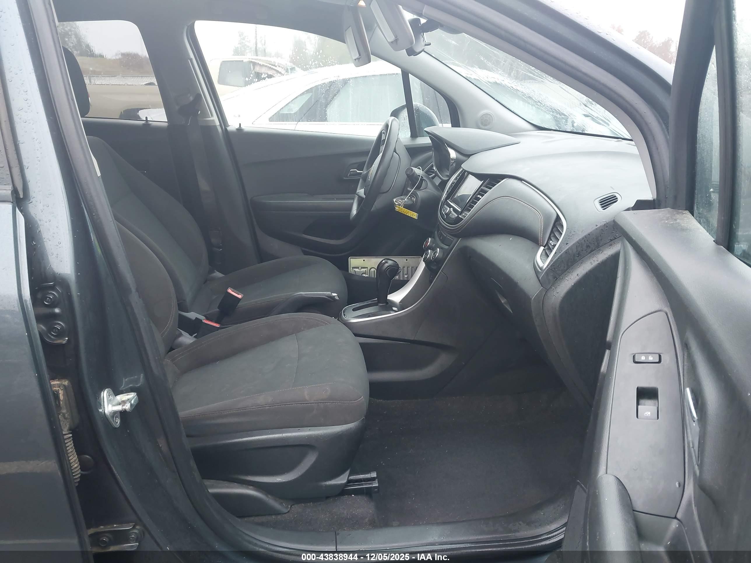 CHEVROLET TRAX image 5