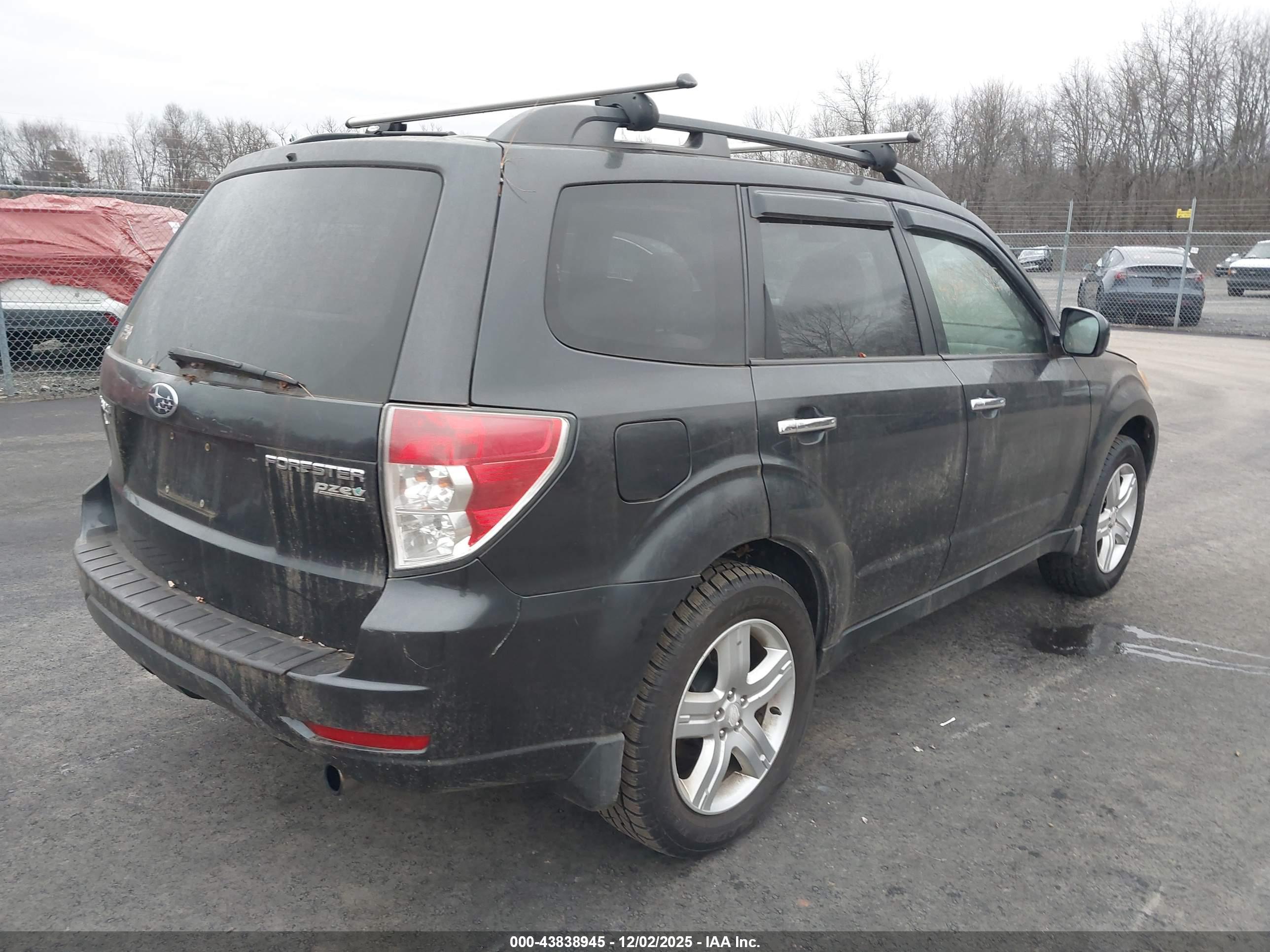 SUBARU FORESTER image 4