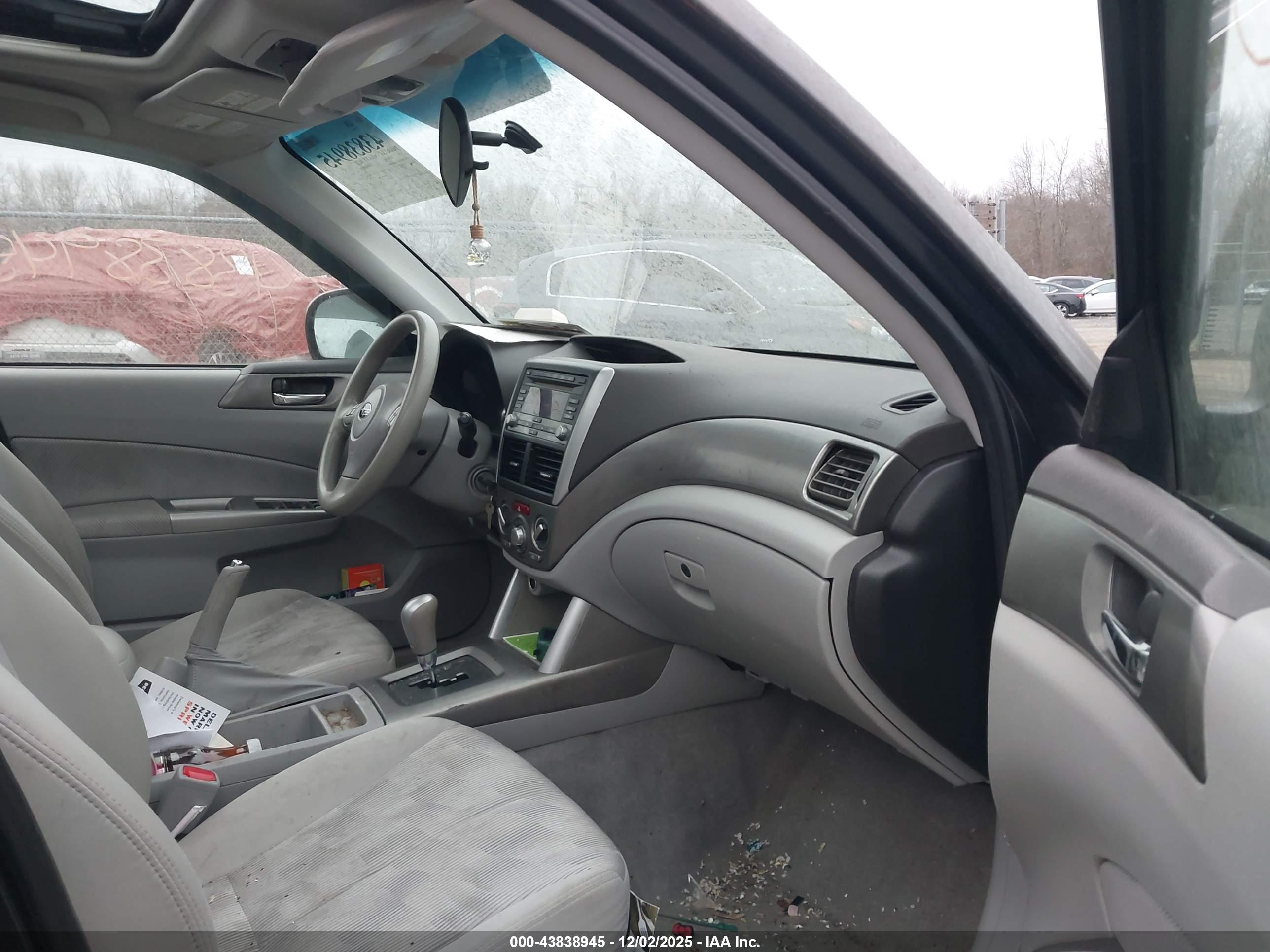 SUBARU FORESTER image 5