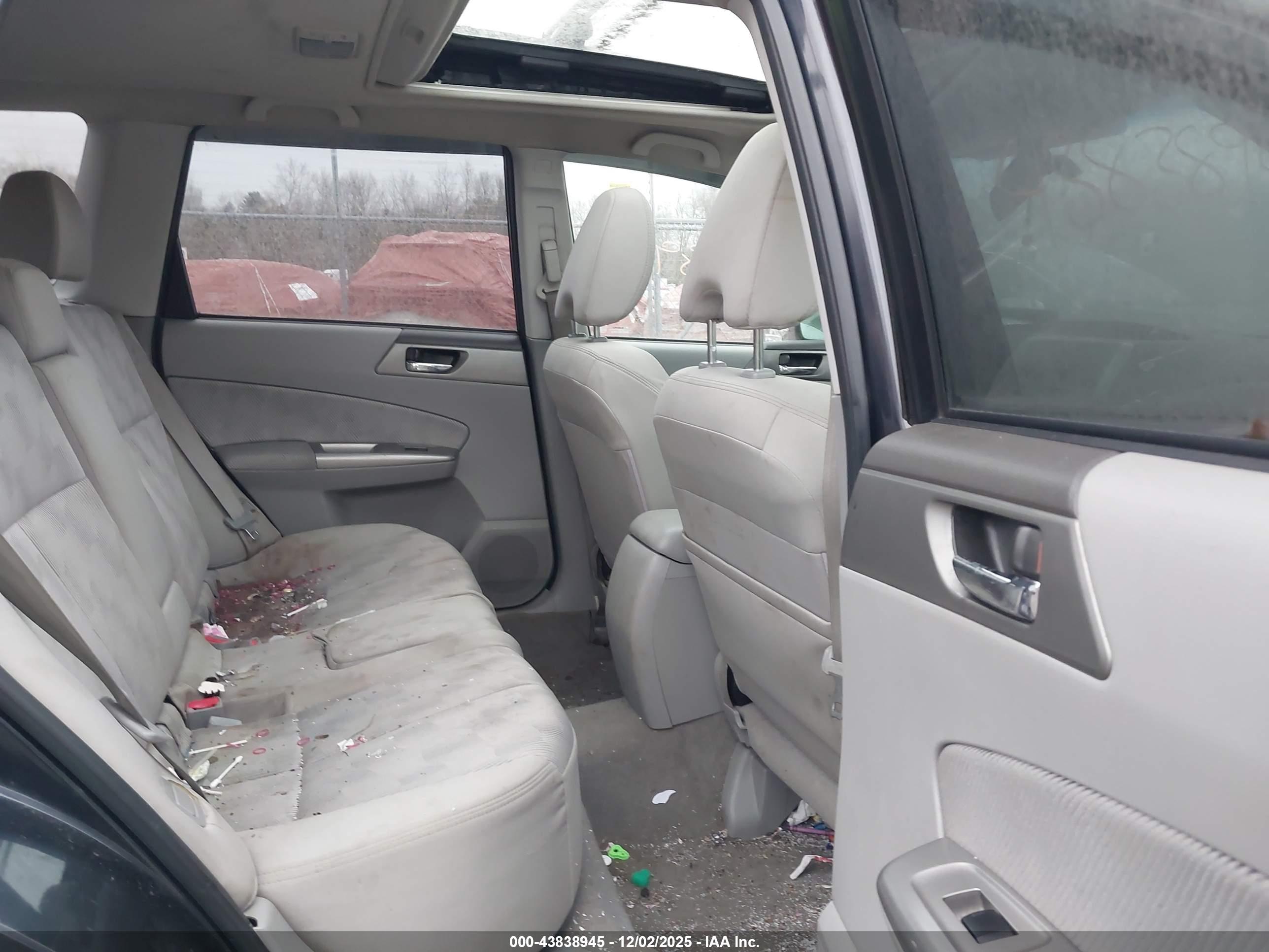 SUBARU FORESTER image 8