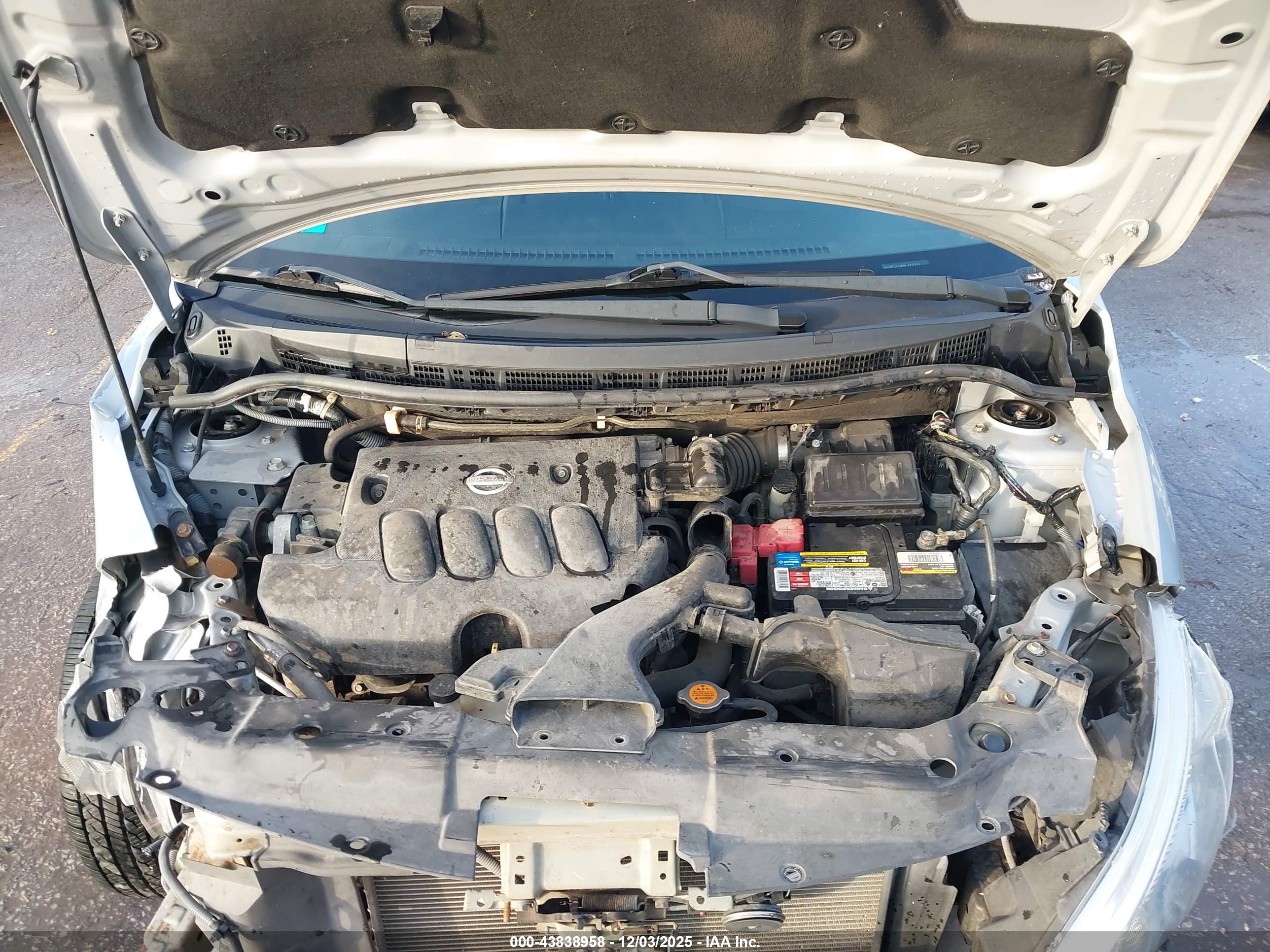 NISSAN VERSA image 10