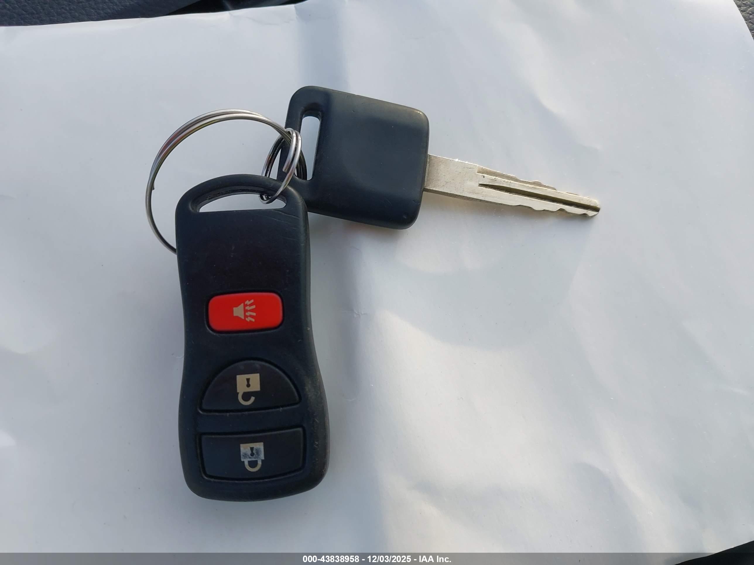 NISSAN VERSA image 11