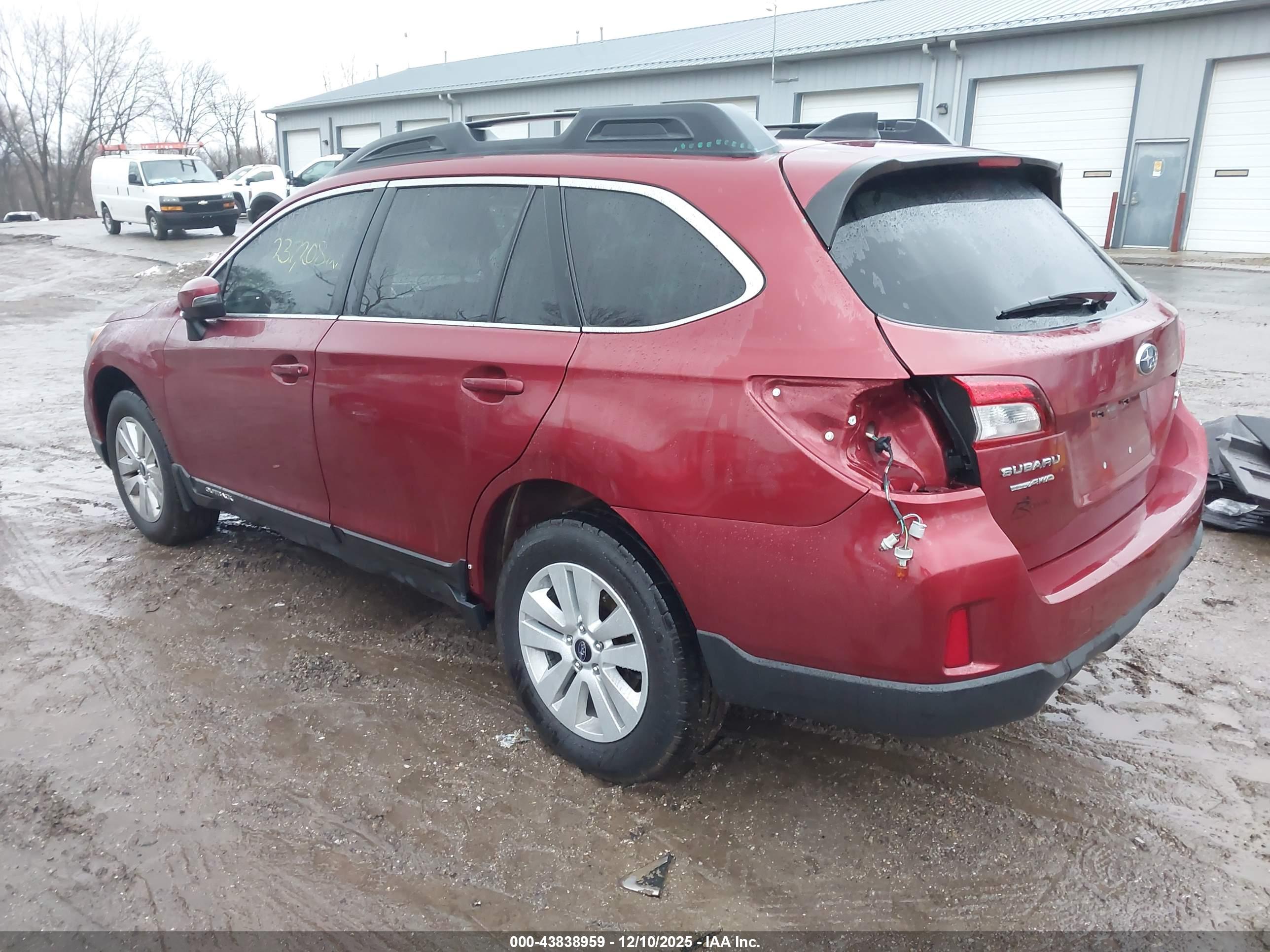 SUBARU OUTBACK image 3