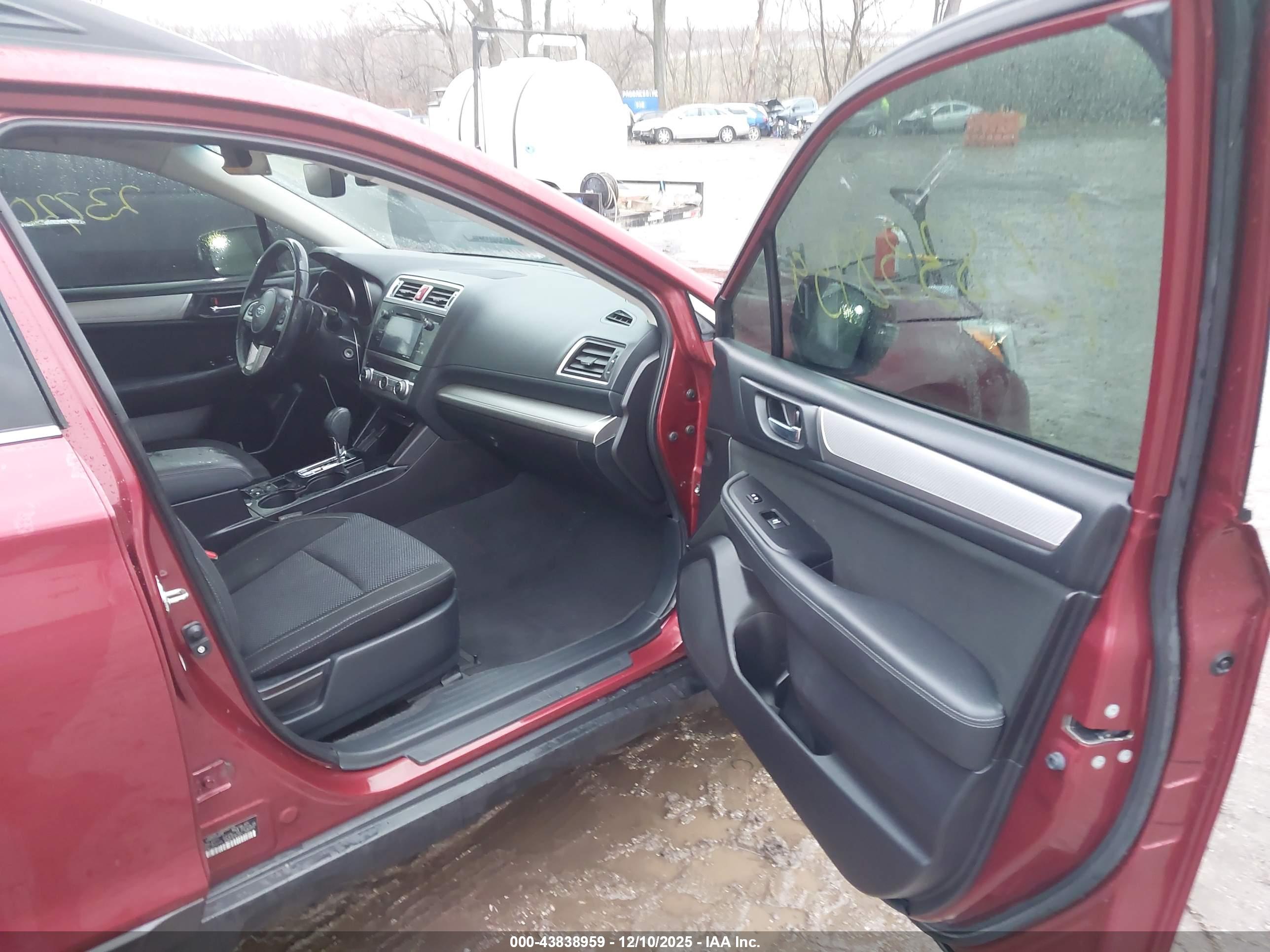 SUBARU OUTBACK image 5