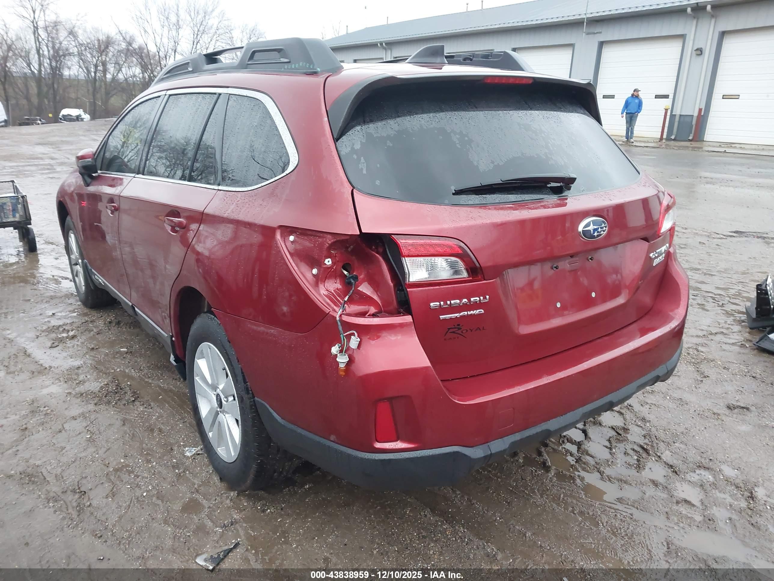 SUBARU OUTBACK image 6
