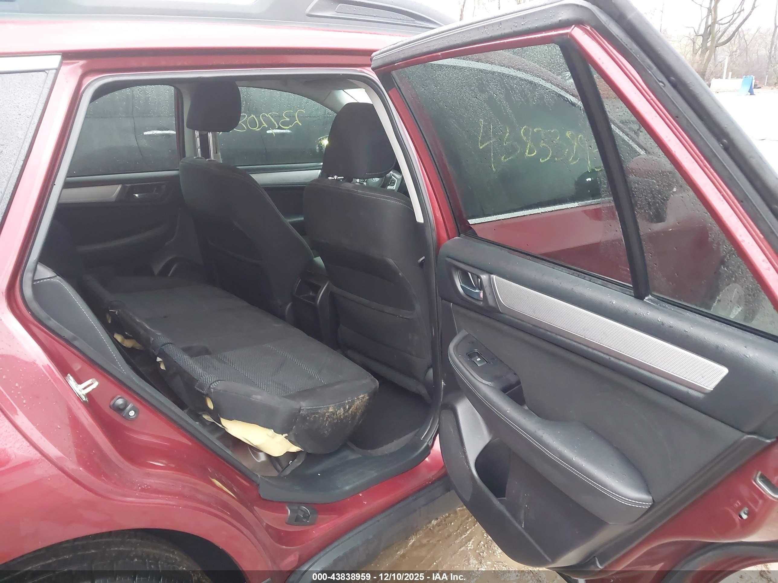 SUBARU OUTBACK image 8