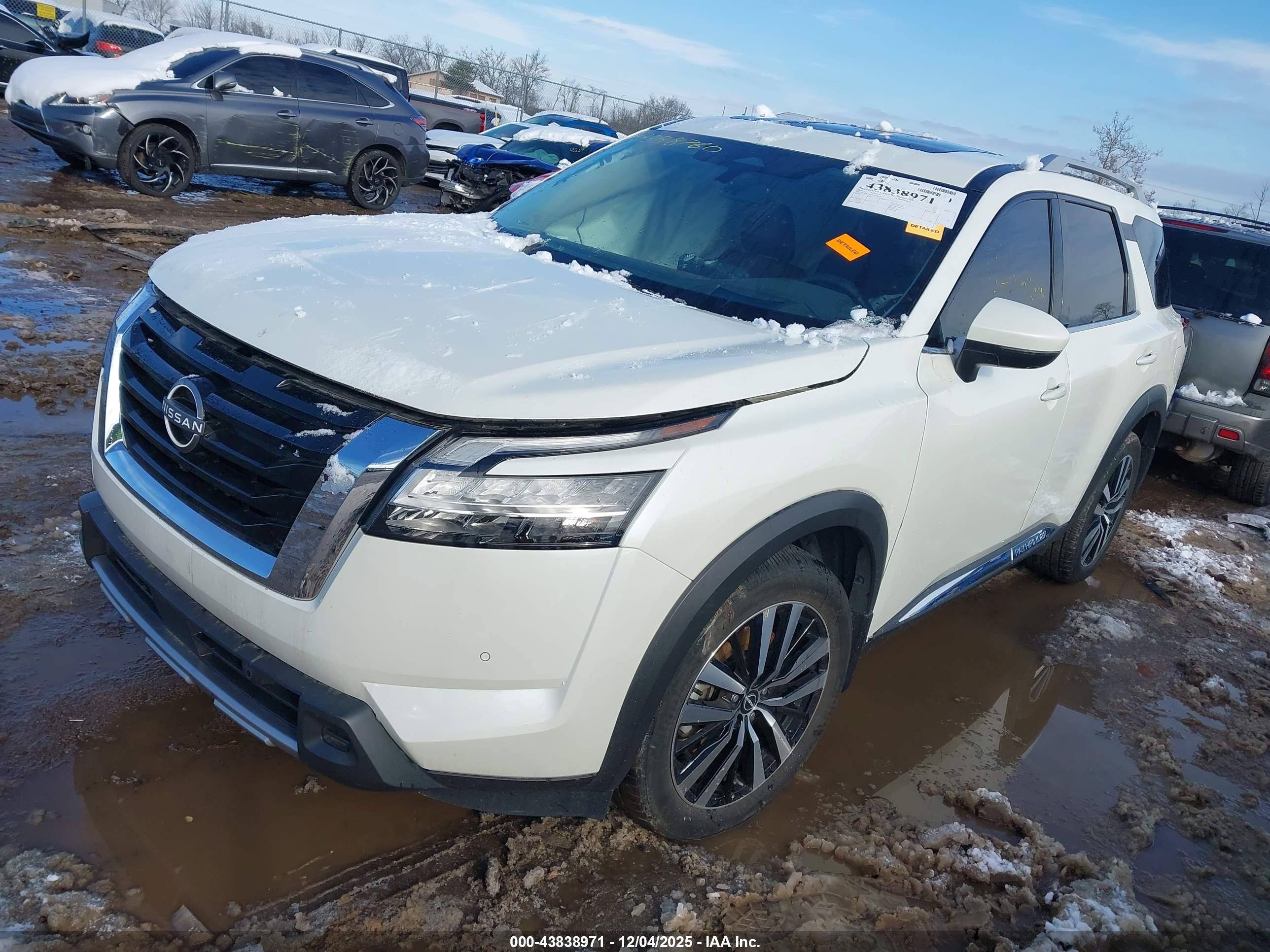 NISSAN PATHFINDER image 2