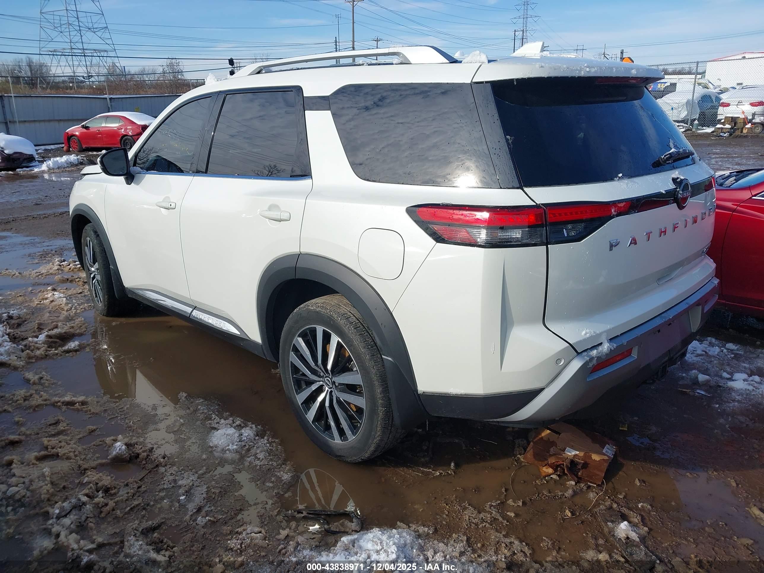 NISSAN PATHFINDER image 3