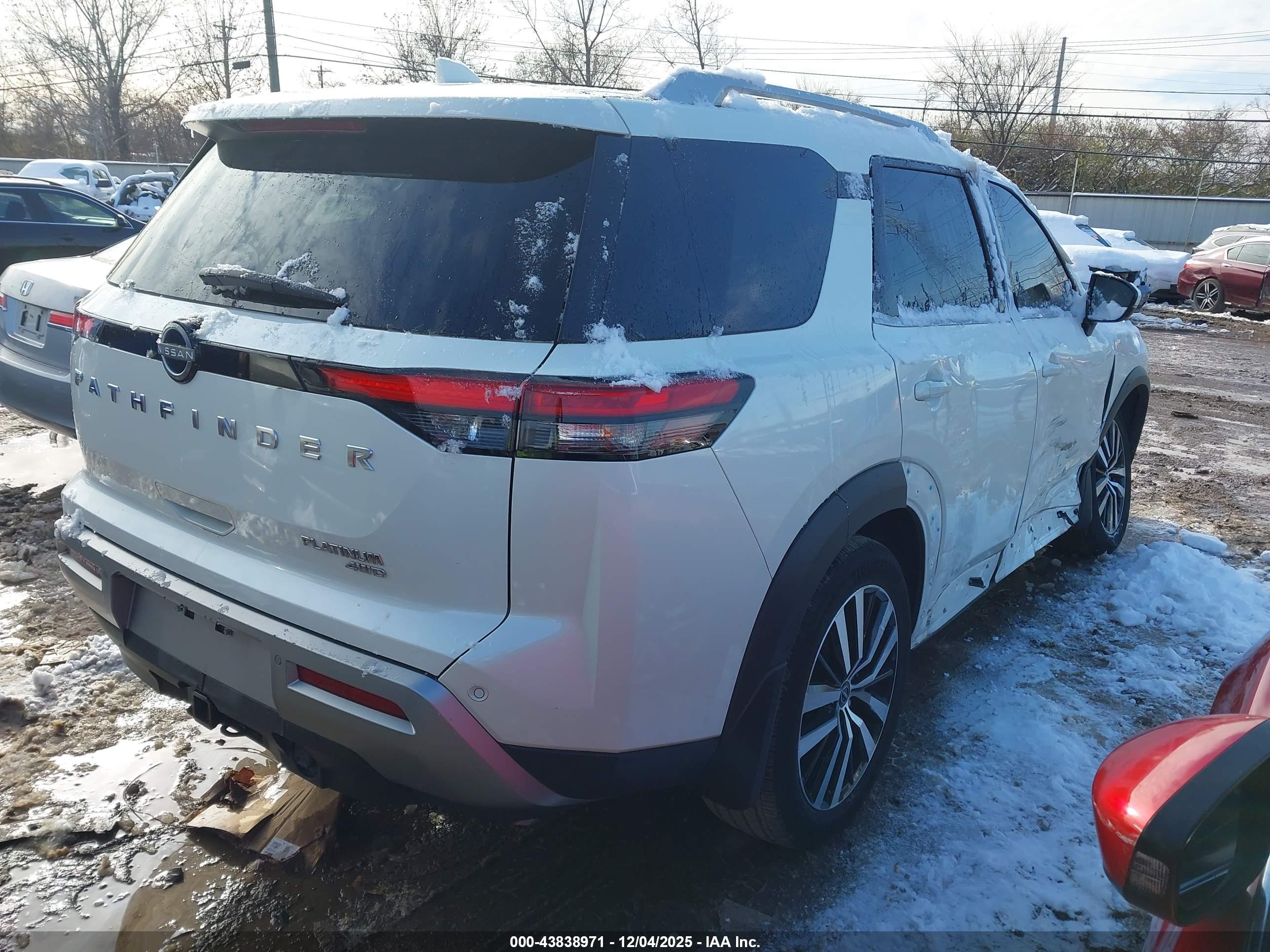 NISSAN PATHFINDER image 4
