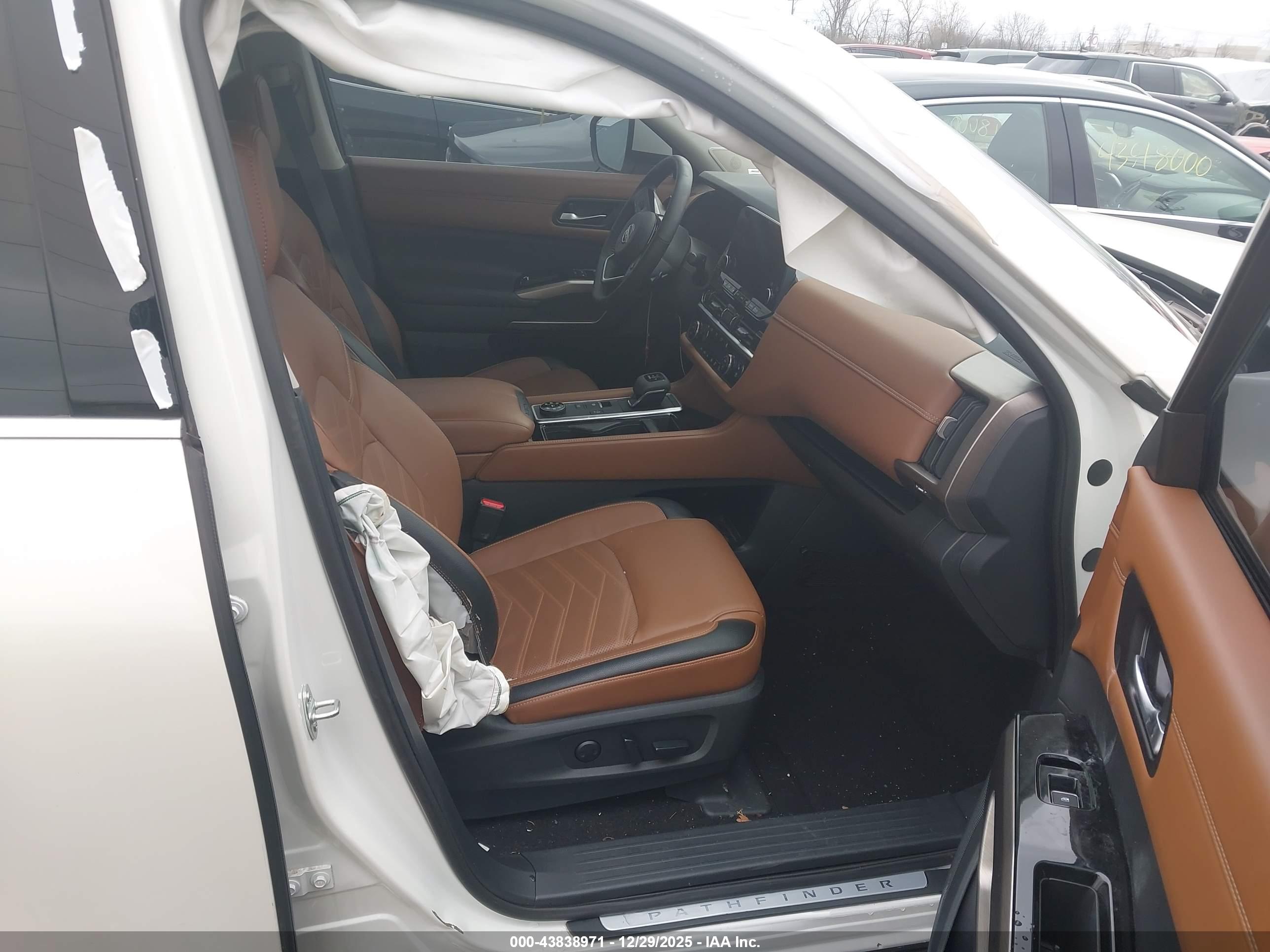 NISSAN PATHFINDER image 5