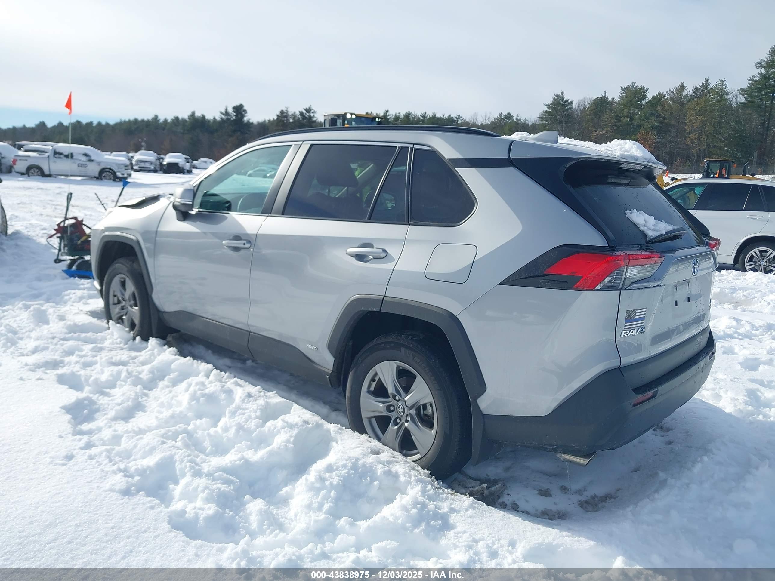 TOYOTA RAV4 image 3